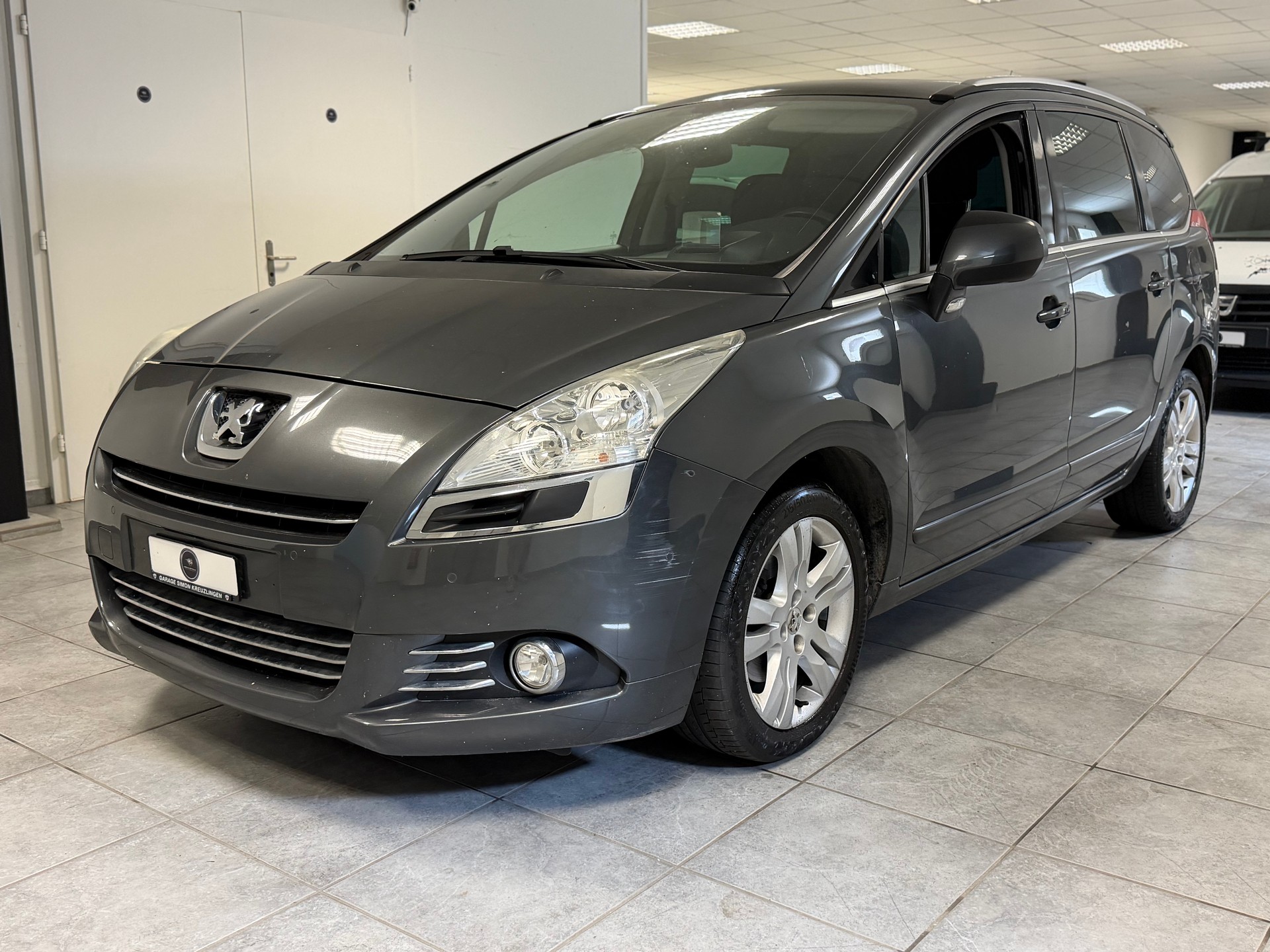 PEUGEOT 5008 1.6 16V T Sport Pack-image-1