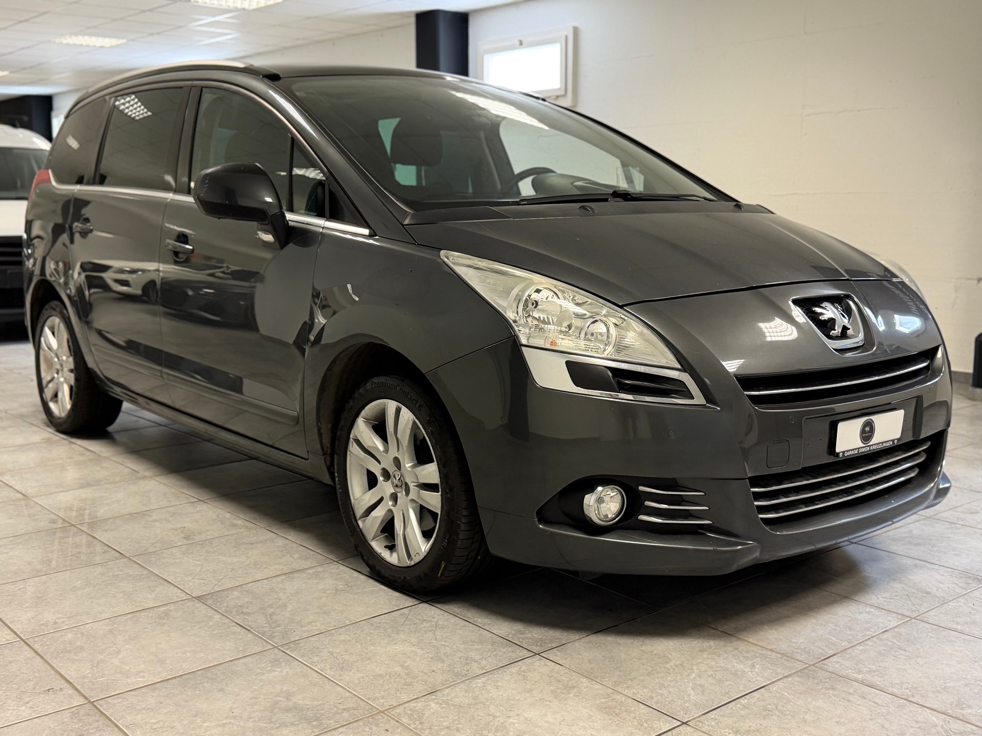 PEUGEOT 5008 1.6 16V T Sport Pack-image-5
