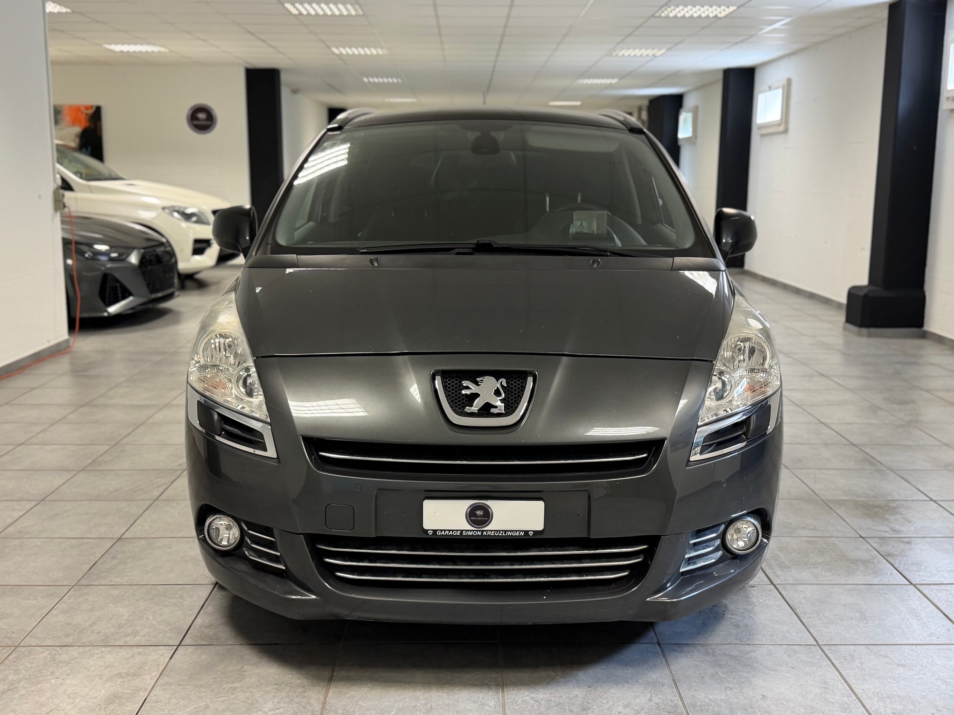 PEUGEOT 5008 1.6 16V T Sport Pack-image-3