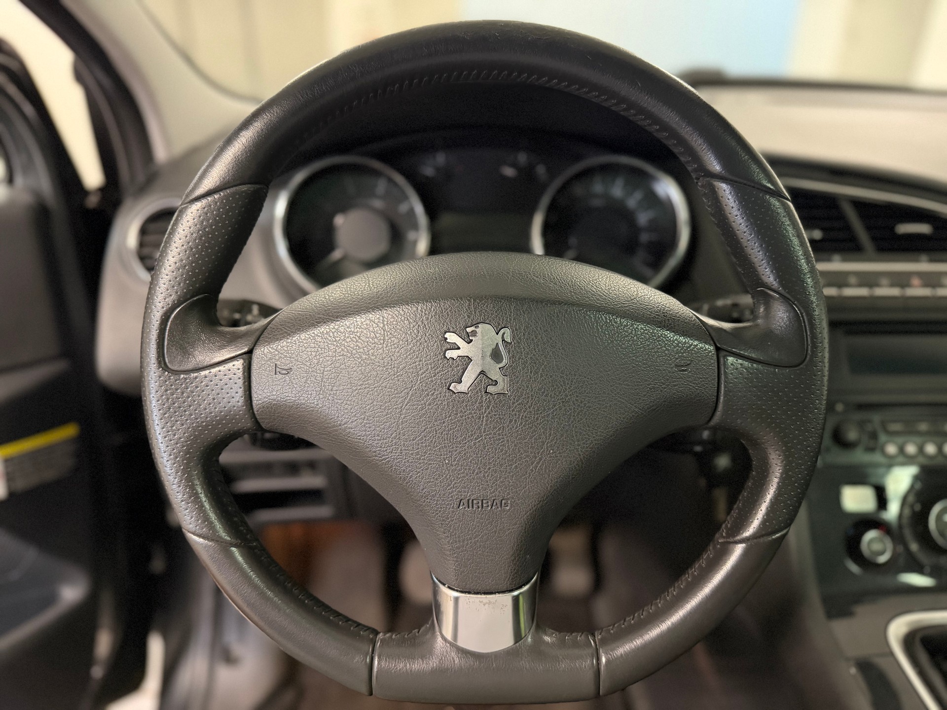 PEUGEOT 5008 1.6 16V T Sport Pack-image-14