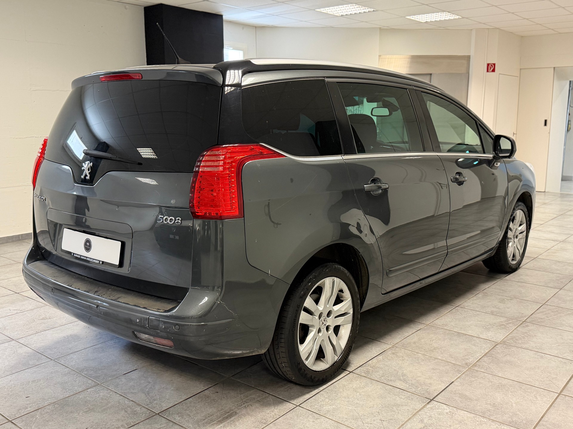 PEUGEOT 5008 1.6 16V T Sport Pack-image-11