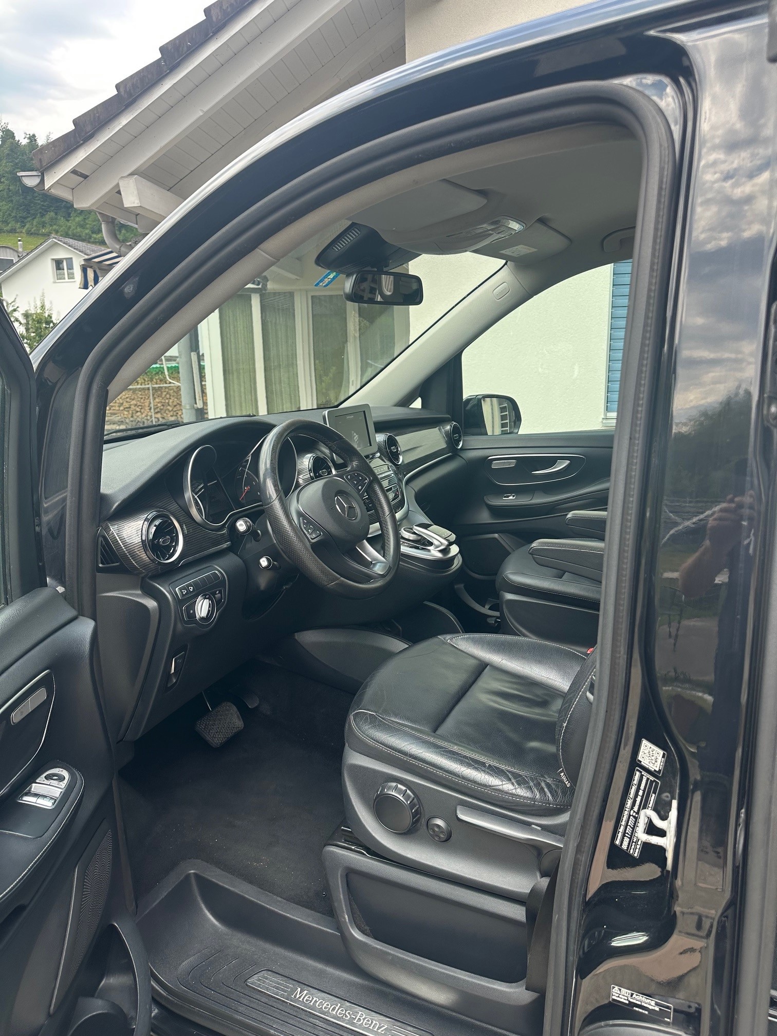 MERCEDES-BENZ V 250 d Avantgarde lang 4matic-image-4