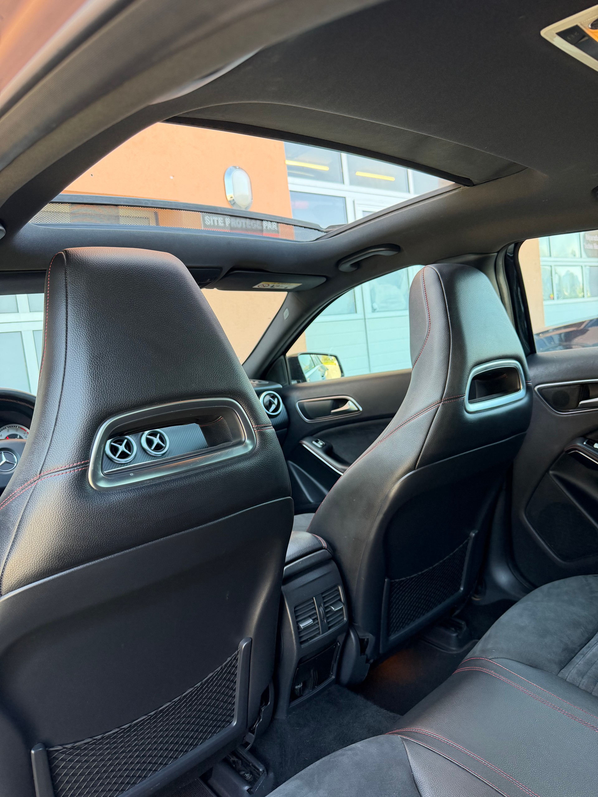 MERCEDES-BENZ A 250 AMG Line 7G-DCT-image-11
