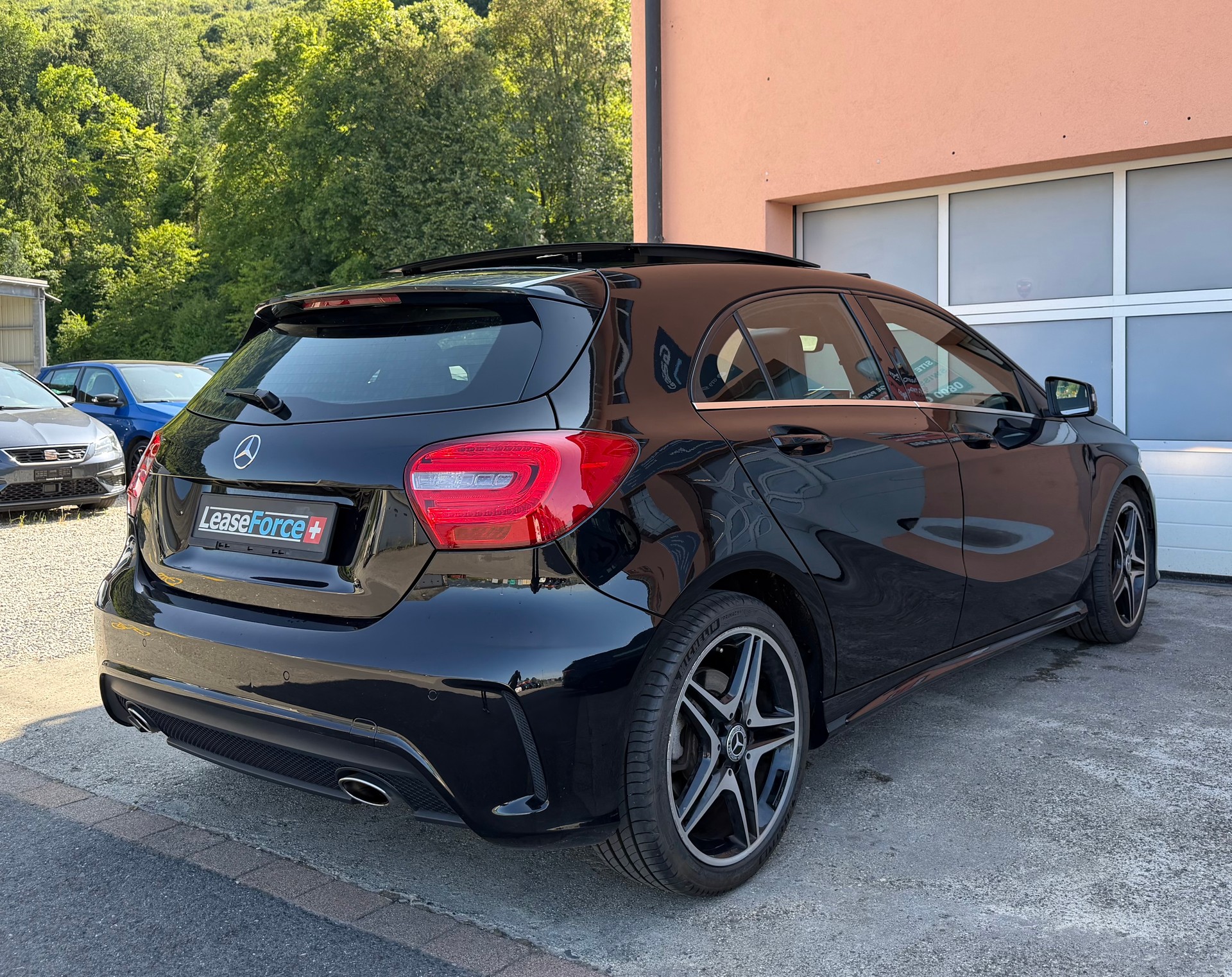 MERCEDES-BENZ A 250 AMG Line 7G-DCT-image-3