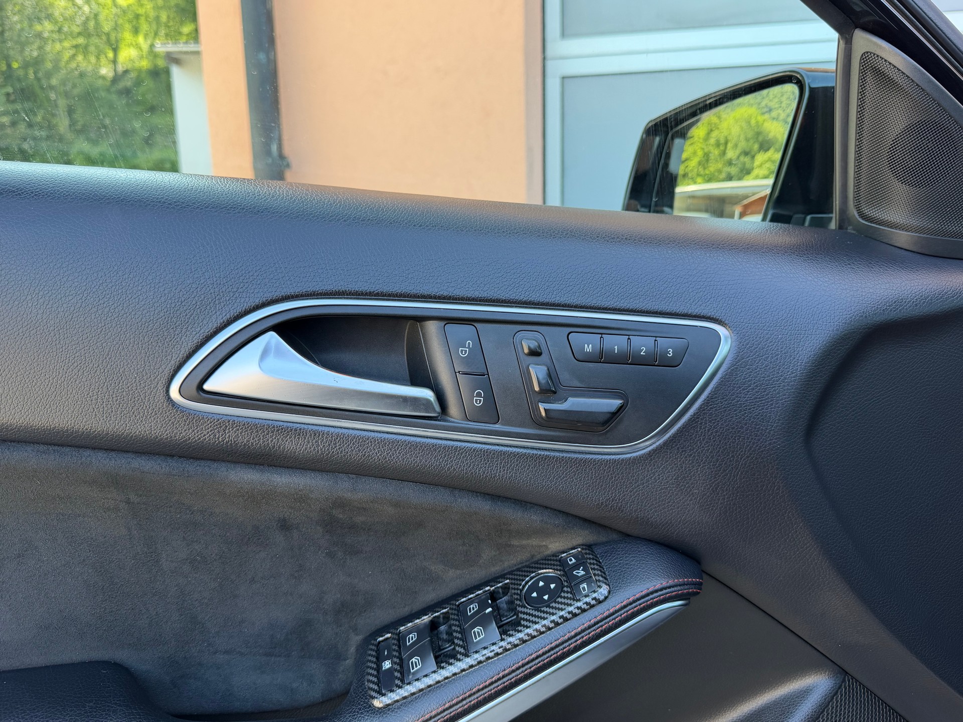 MERCEDES-BENZ A 250 AMG Line 7G-DCT-image-14