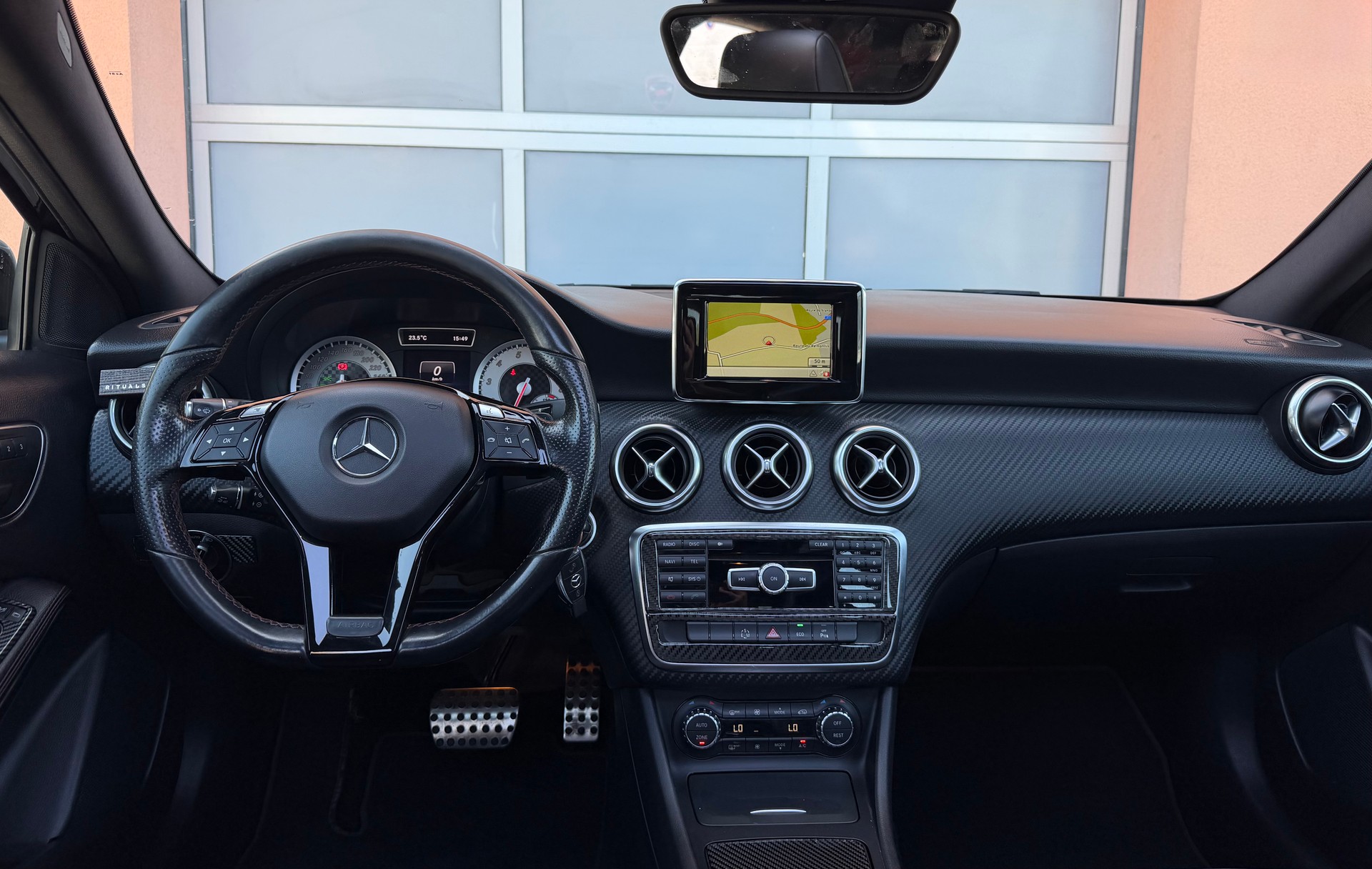 MERCEDES-BENZ A 250 AMG Line 7G-DCT-image-9