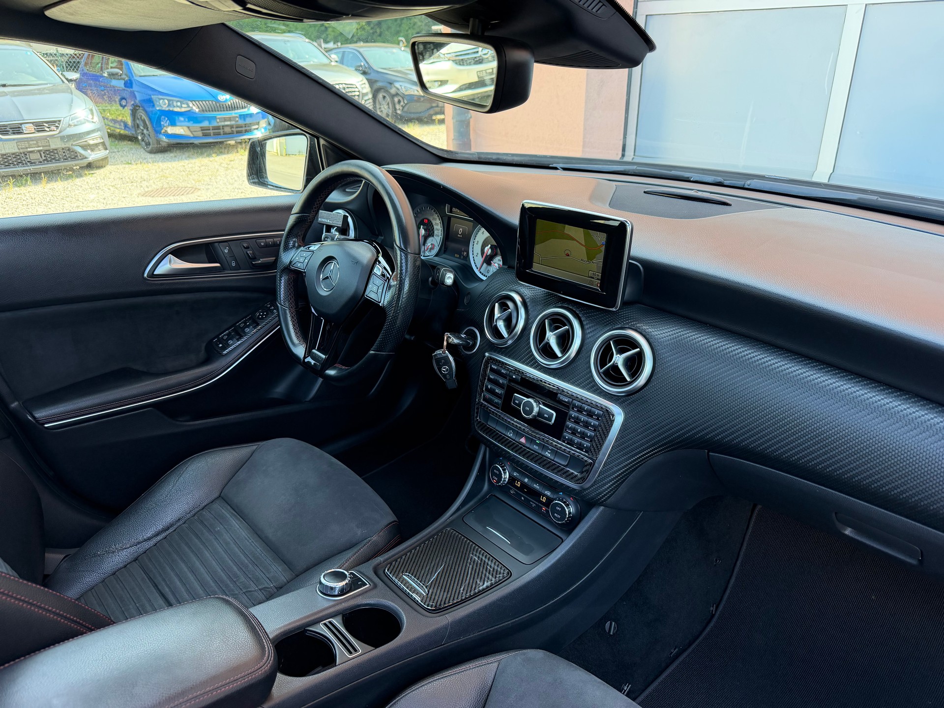 MERCEDES-BENZ A 250 AMG Line 7G-DCT-image-12