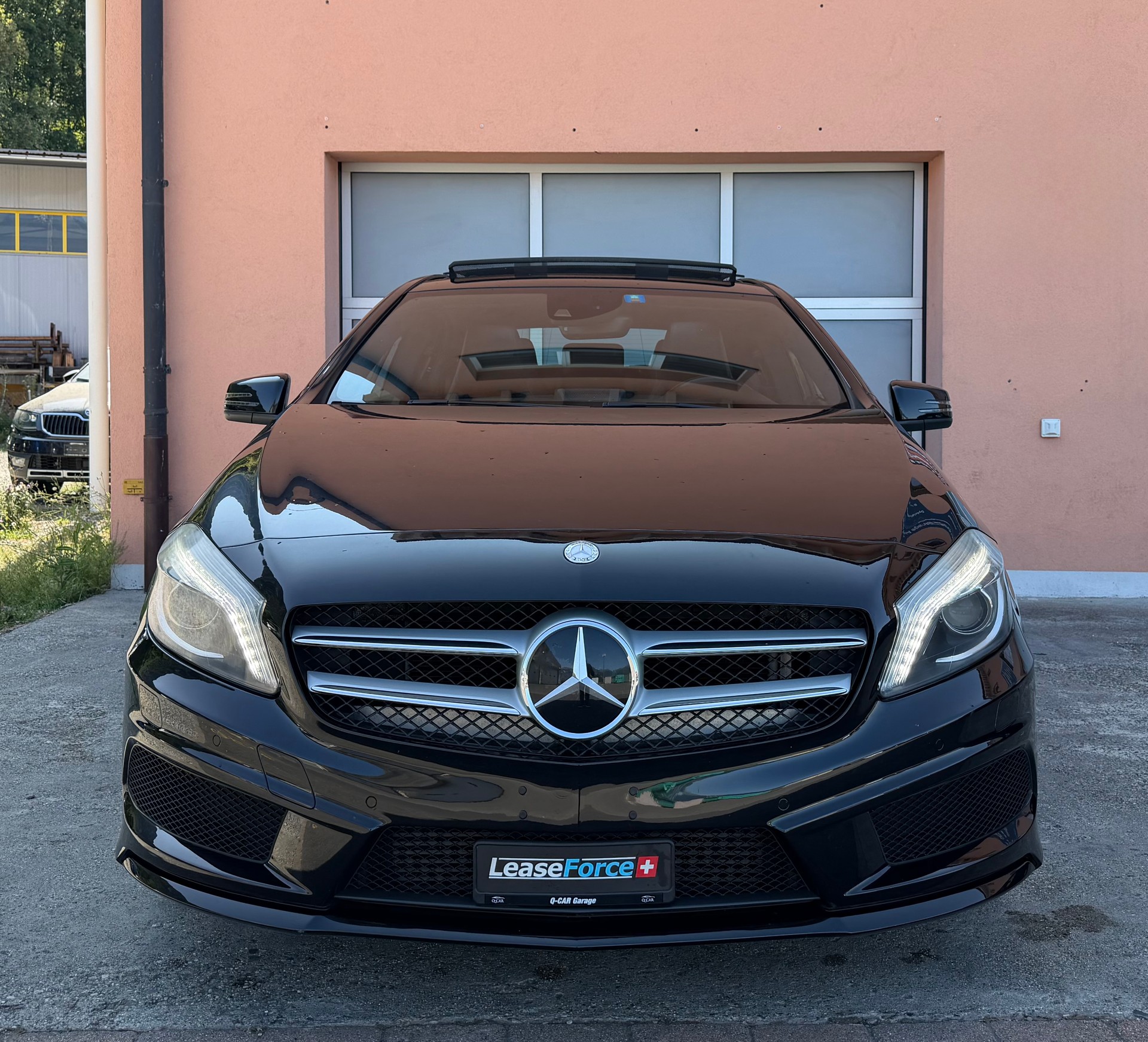 MERCEDES-BENZ A 250 AMG Line 7G-DCT-image-4