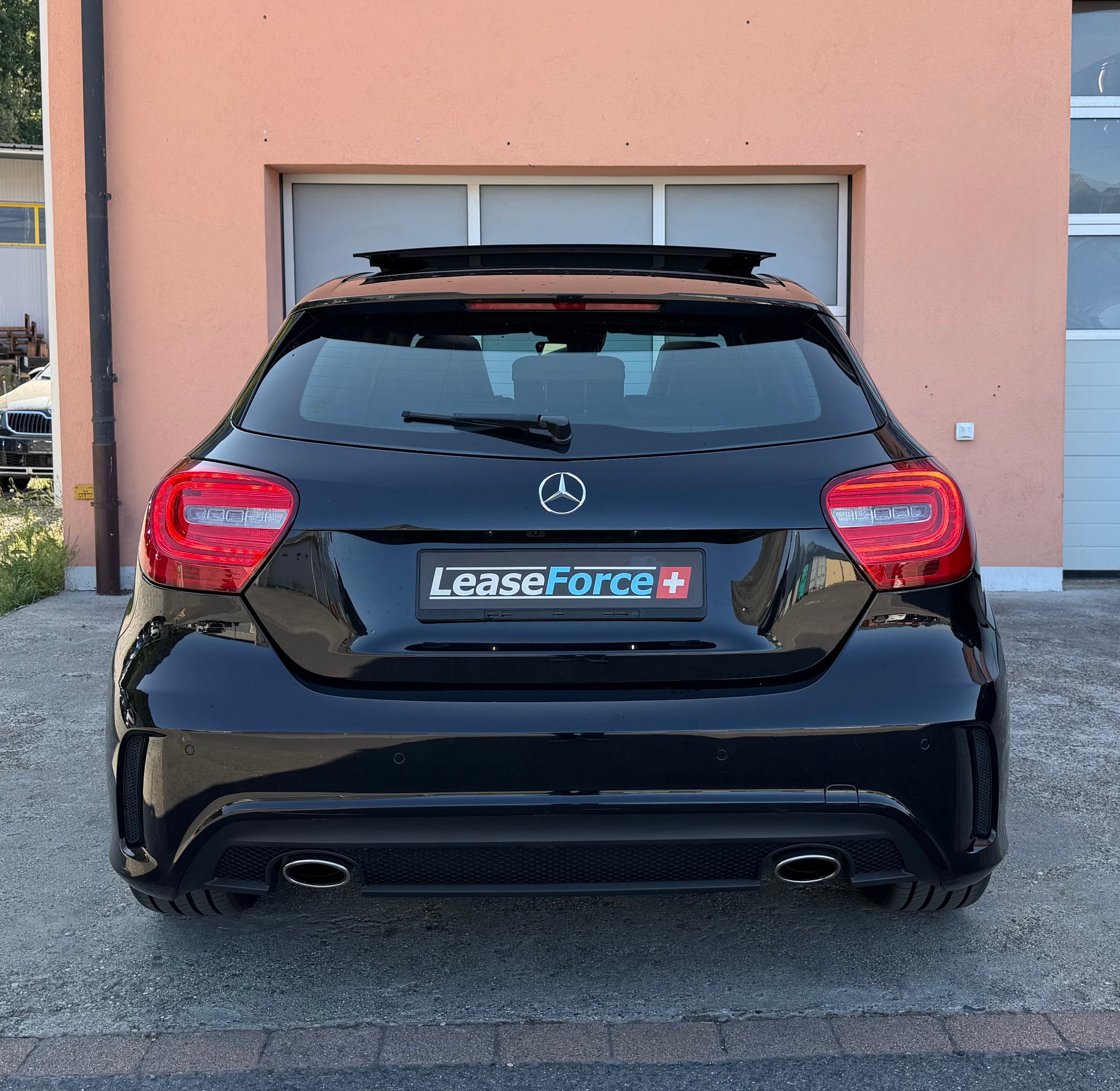 MERCEDES-BENZ A 250 AMG Line 7G-DCT-image-5
