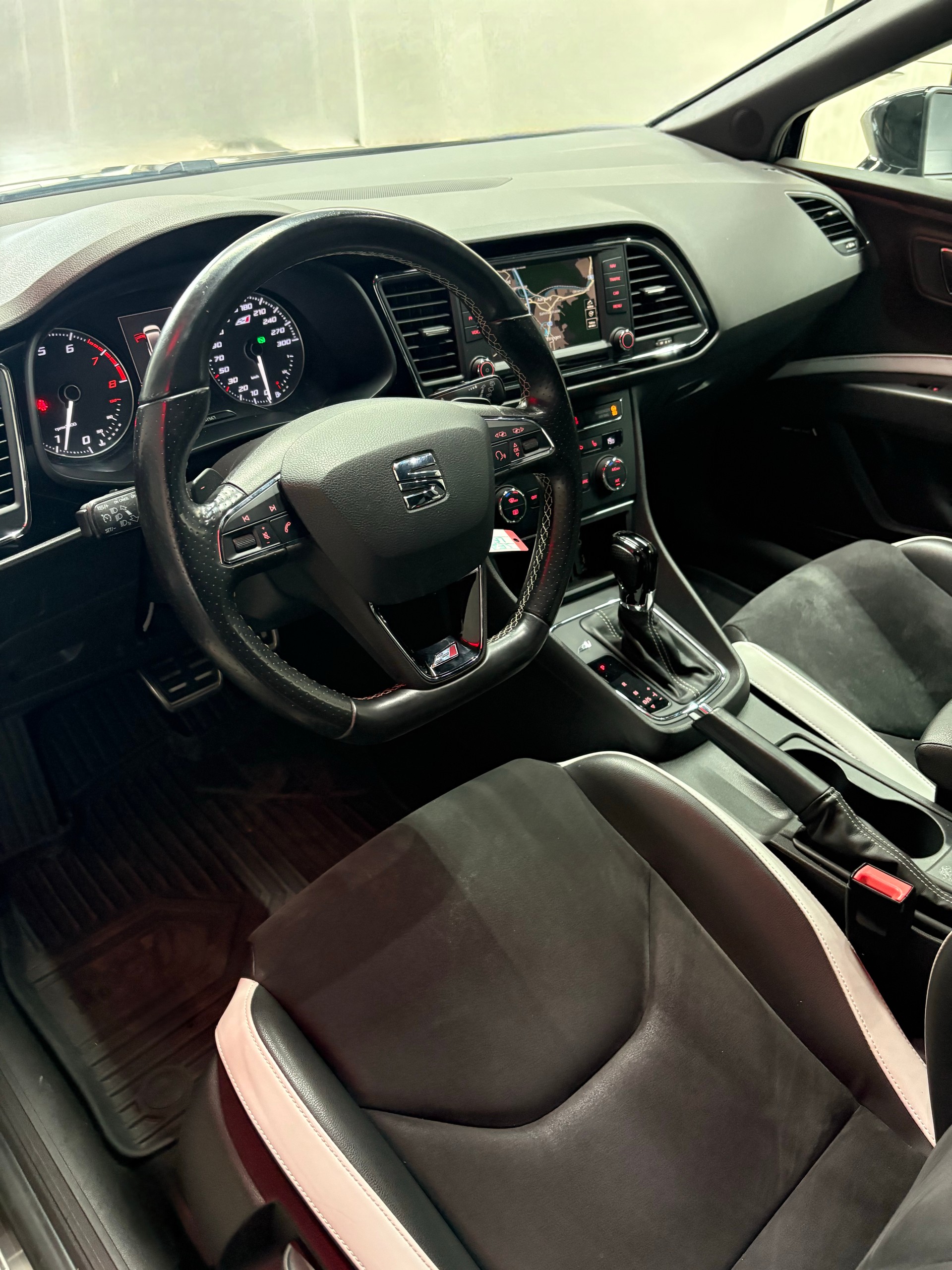 SEAT Leon ST 2.0 TSI Cupra 280 DSG-image-11