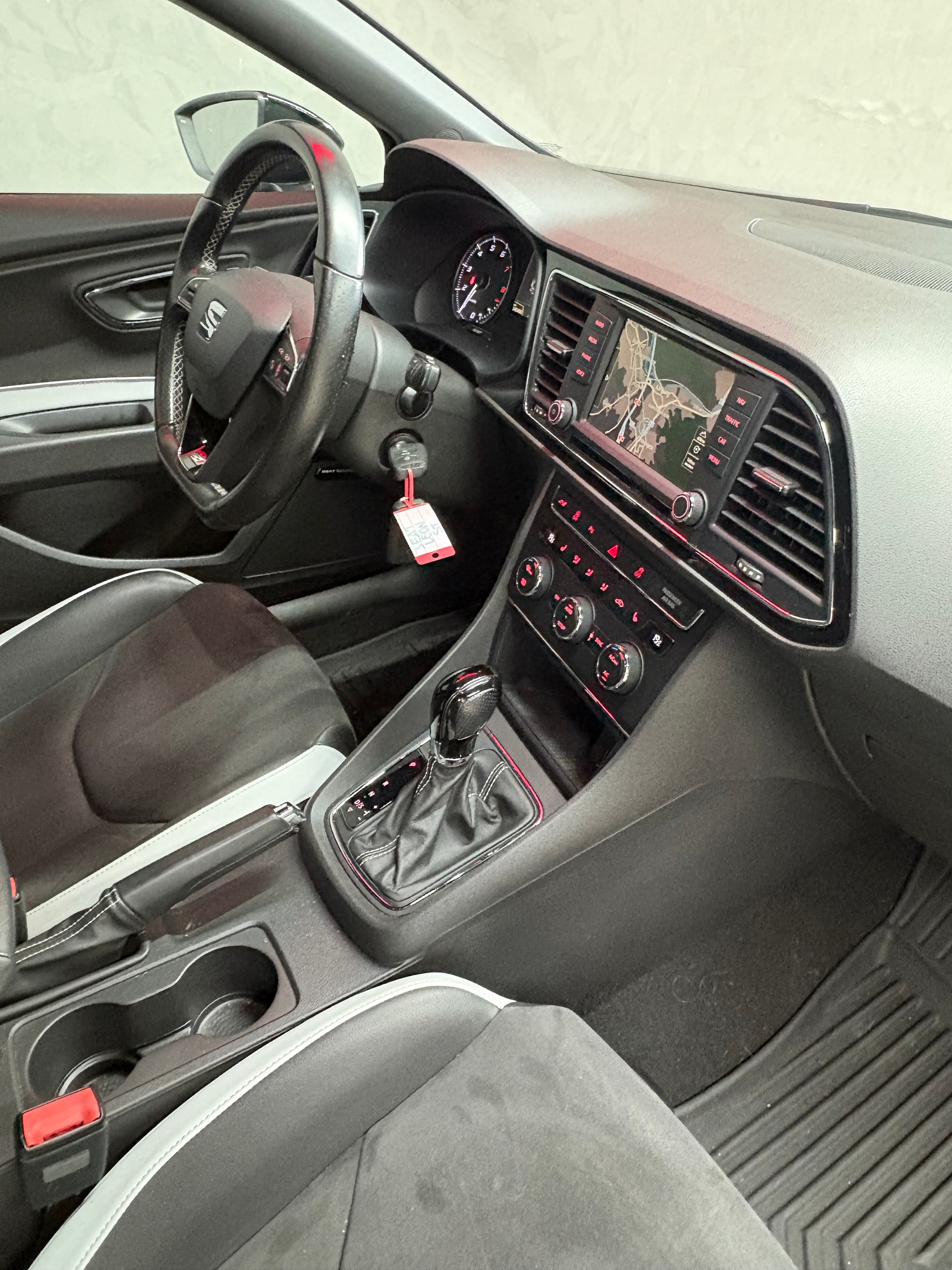 SEAT Leon ST 2.0 TSI Cupra 280 DSG-image-14