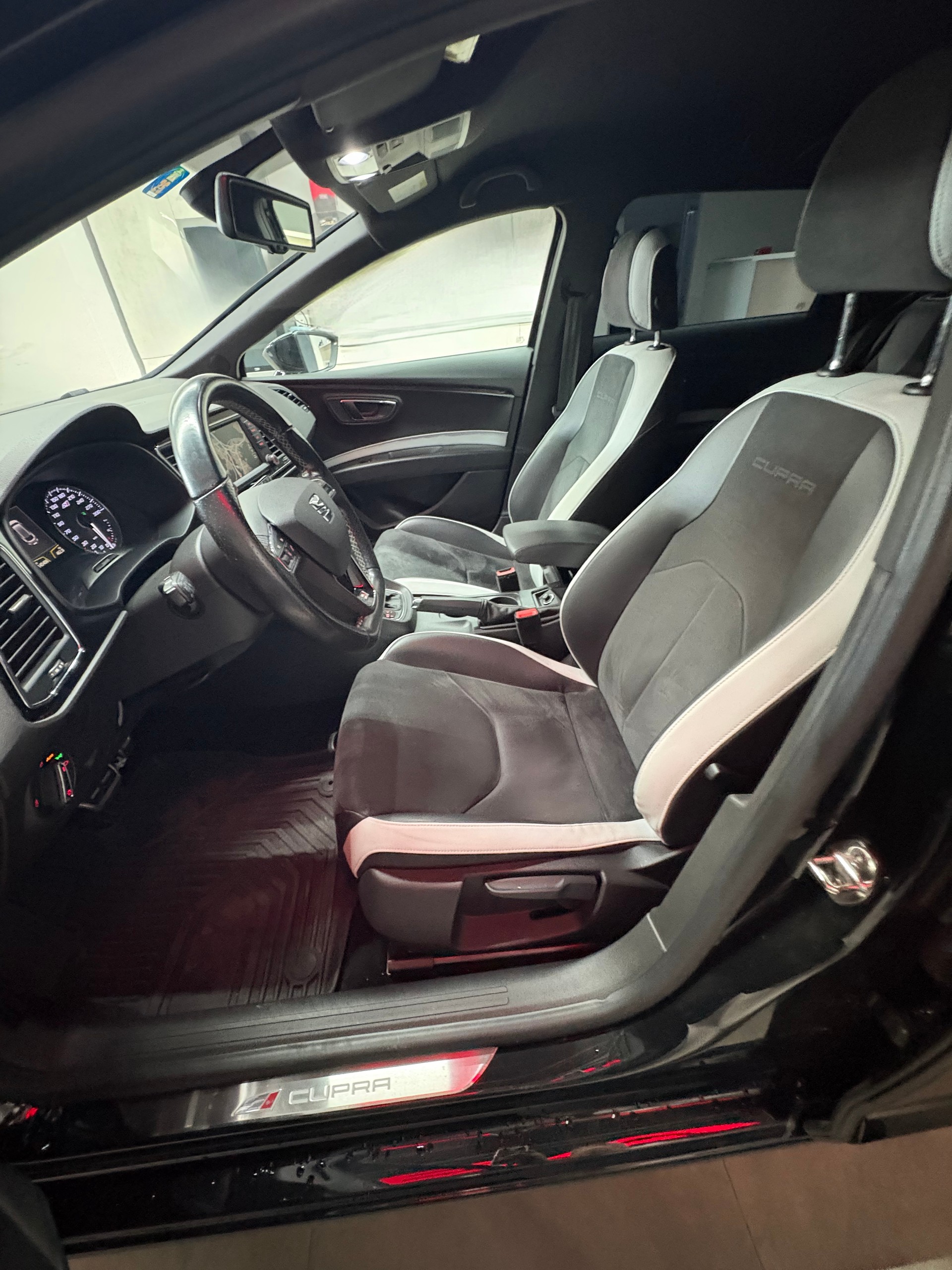 SEAT Leon ST 2.0 TSI Cupra 280 DSG-image-10