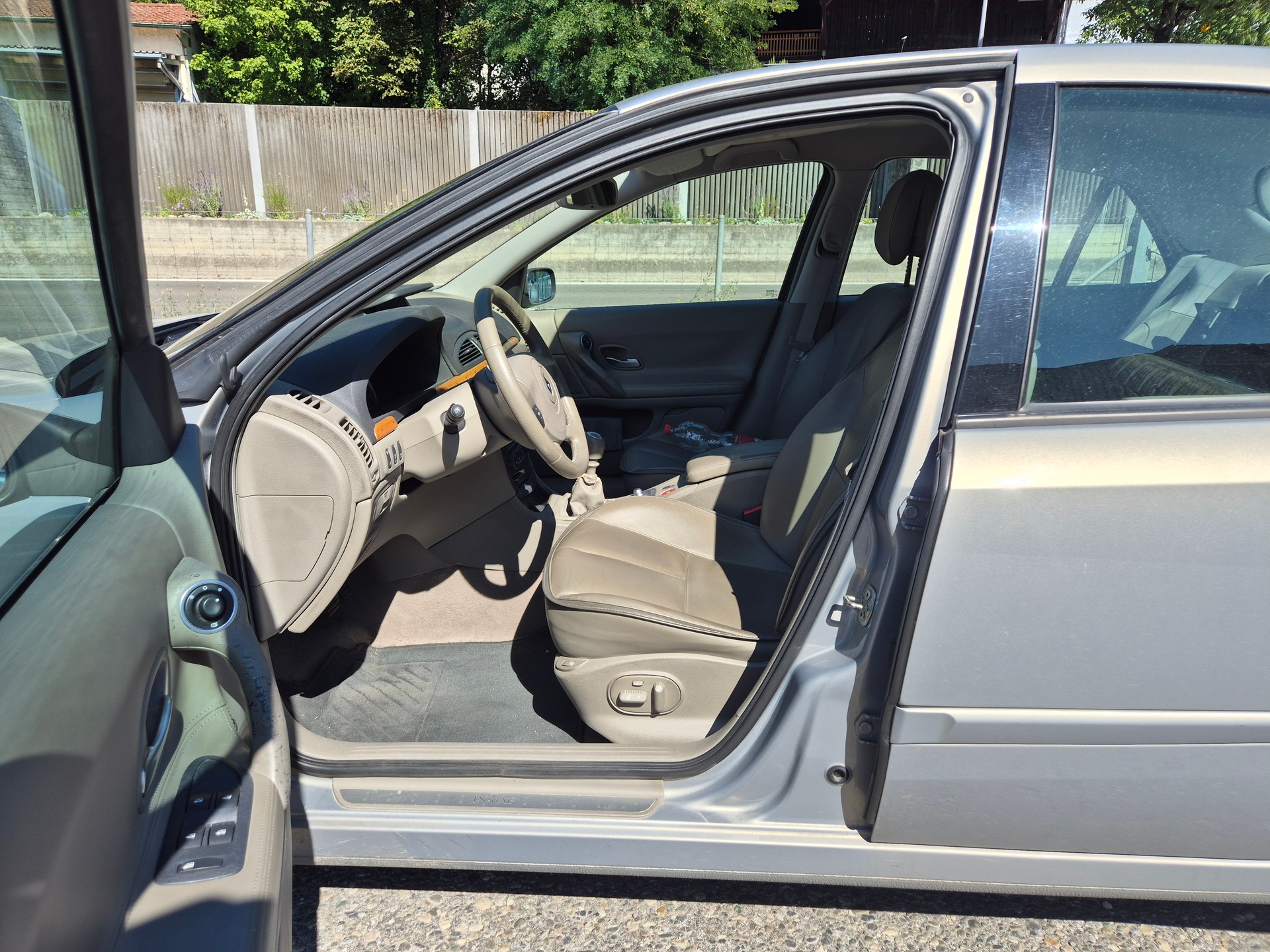 RENAULT Laguna 2.0 16V T Privilège-image-7