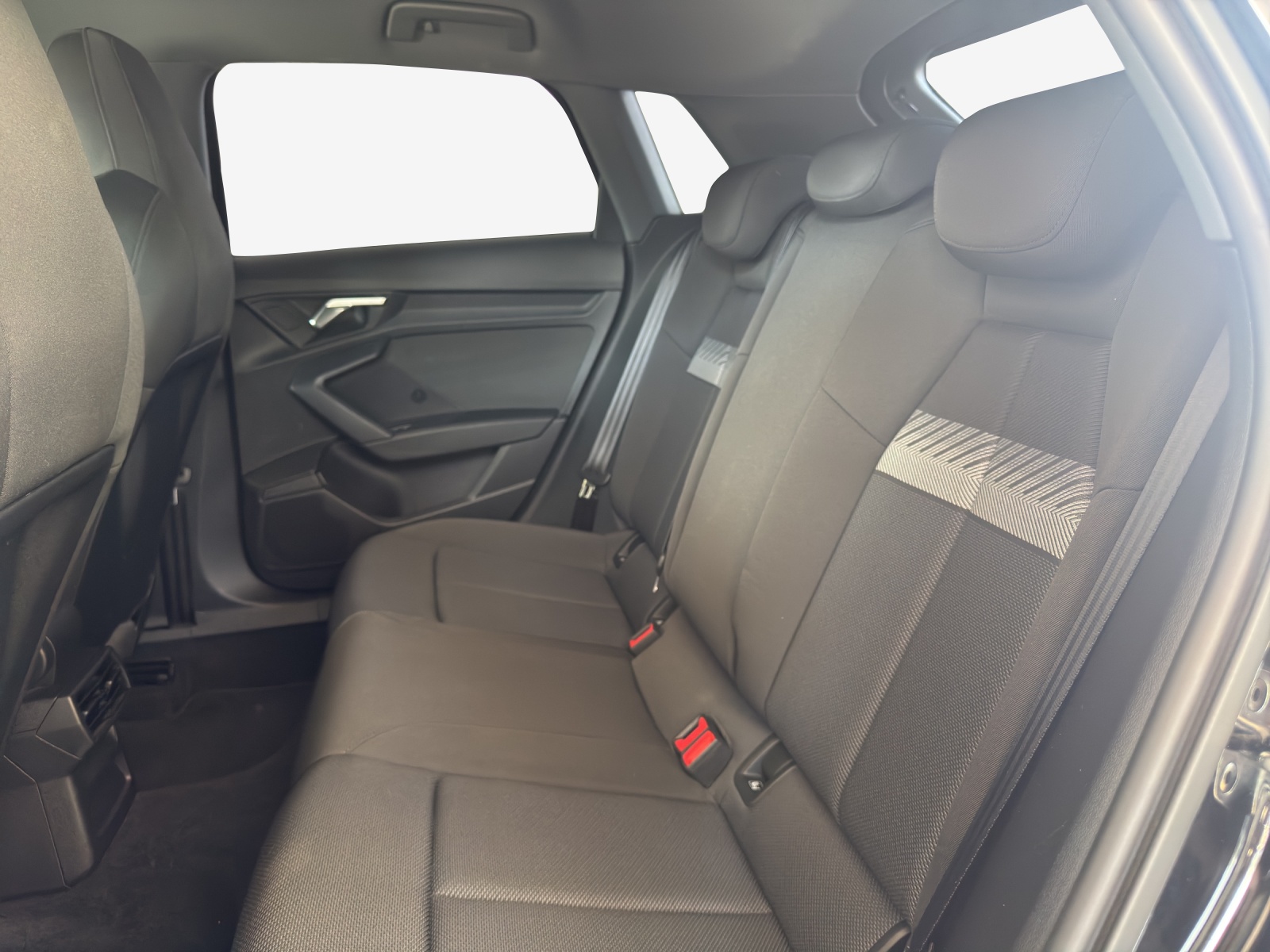 AUDI A3 Sportback 35 TFSI Attraction S-tronic-image-11