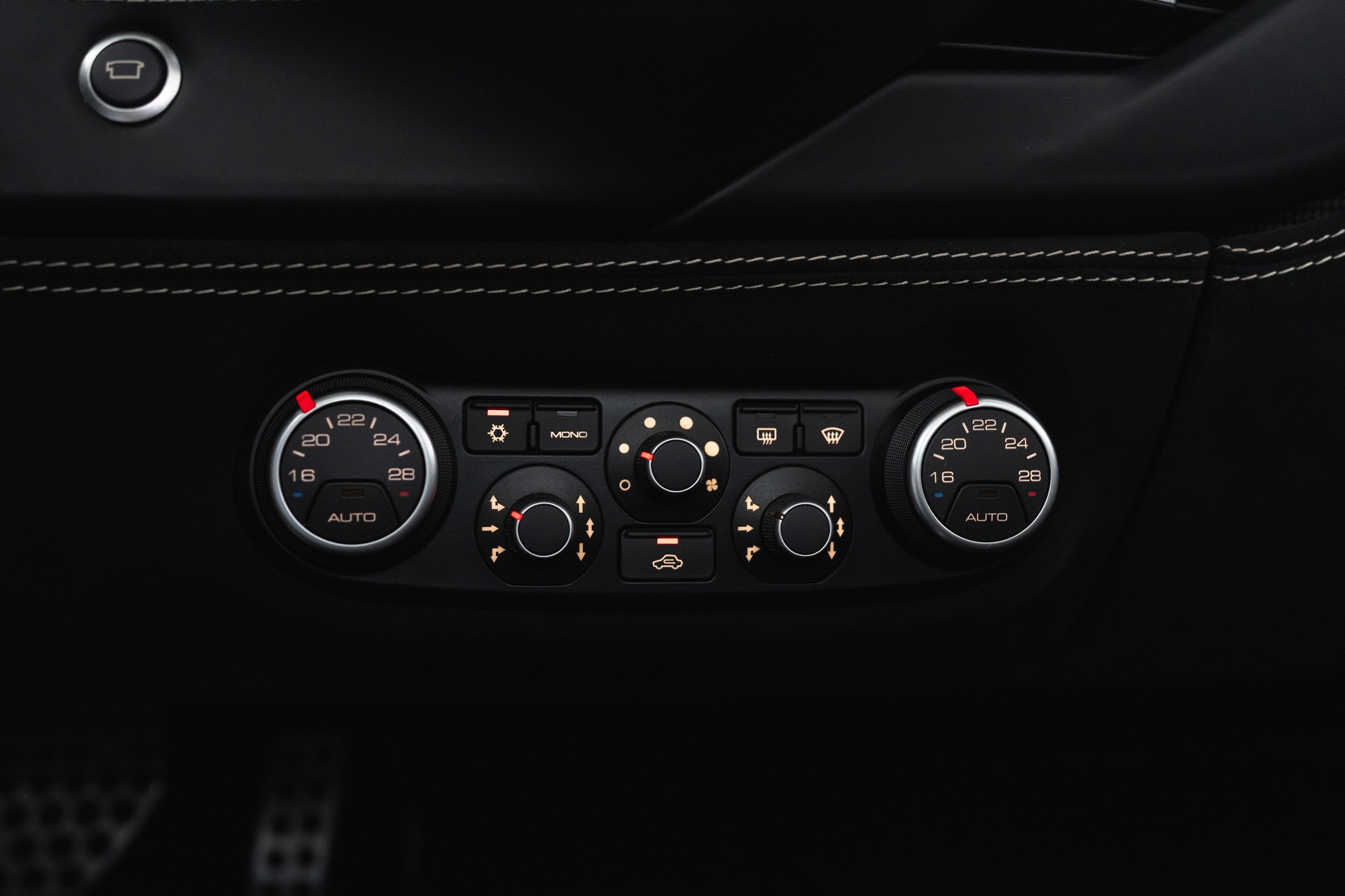 FERRARI 488 Spider 3.9 V8-image-17