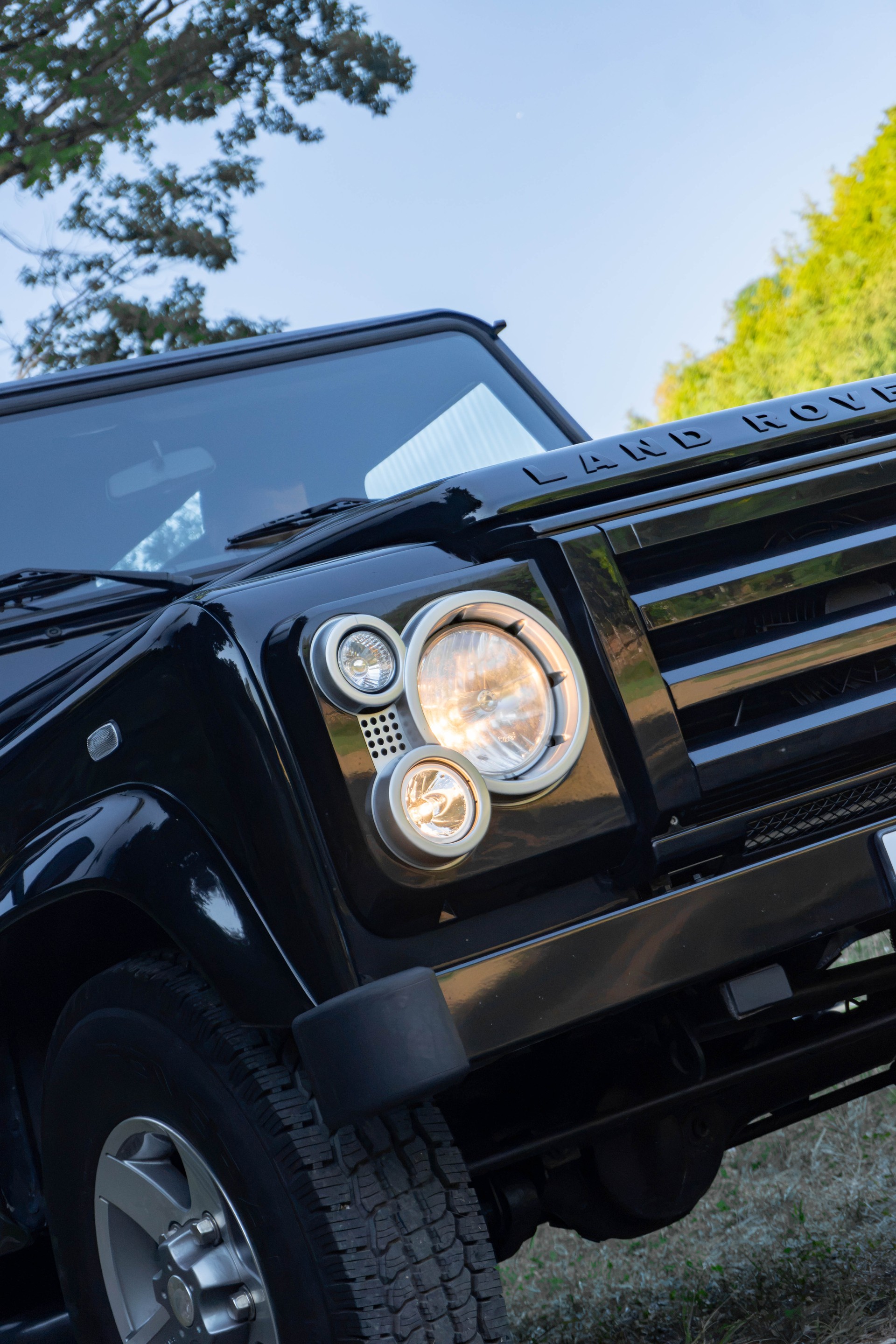 LAND ROVER Defender 110 SW 2.4Tdc Black Pearl 1/25-image-2