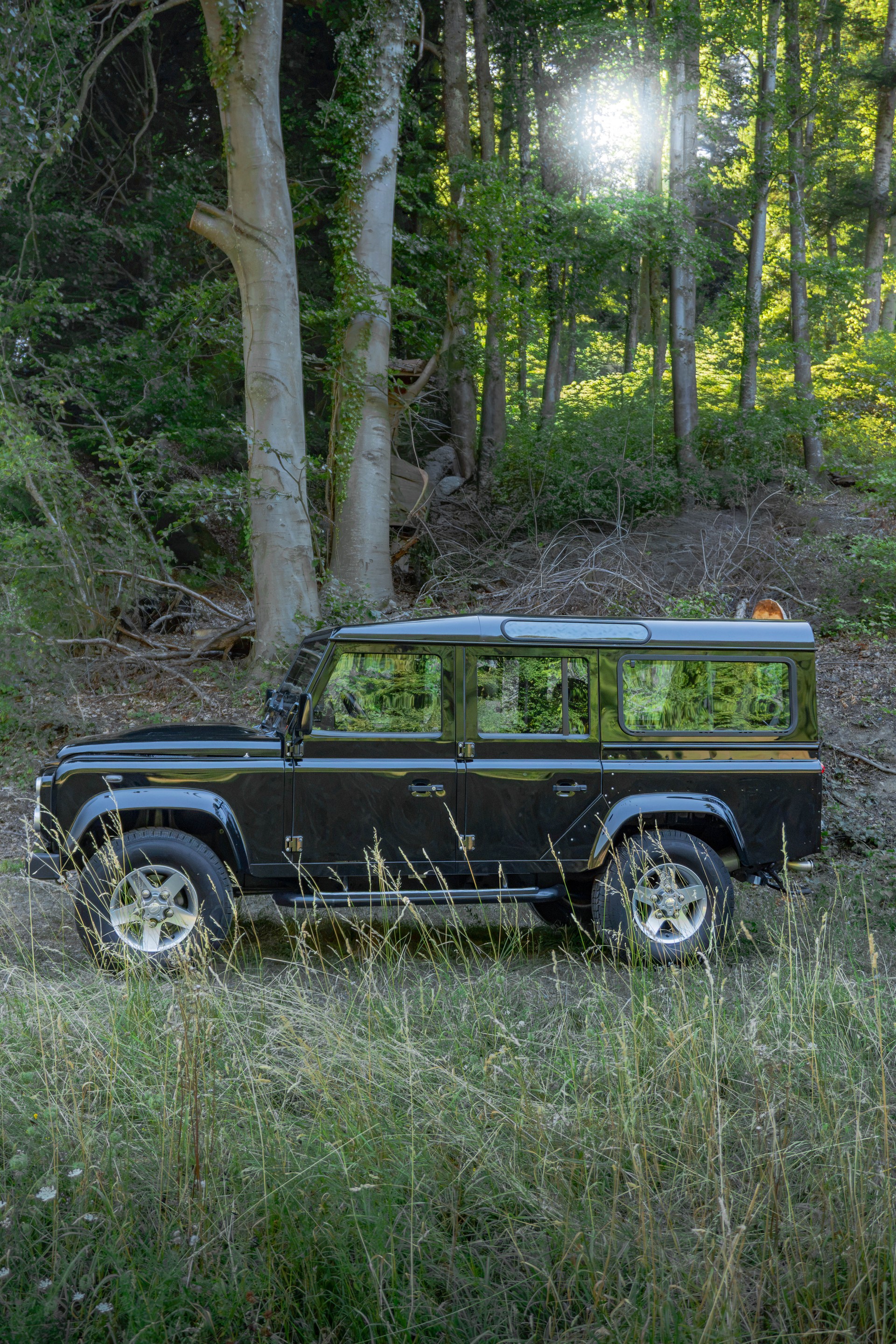 LAND ROVER Defender 110 SW 2.4Tdc Black Pearl 1/25-image-3