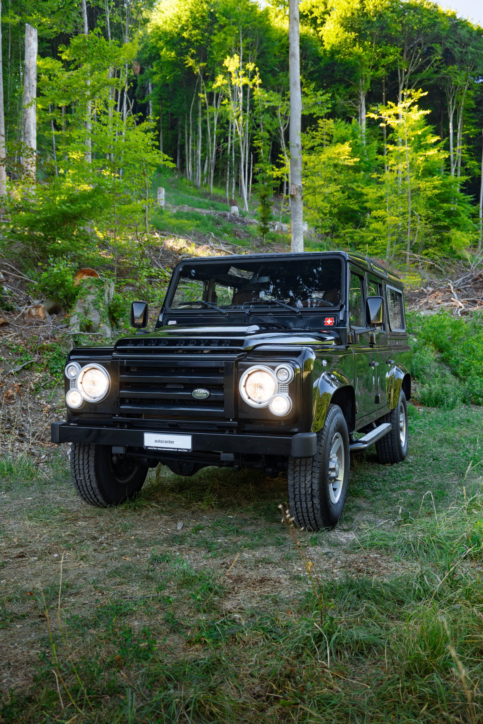 LAND ROVER Defender 110 SW 2.4Tdc Black Pearl 1/25-image-0
