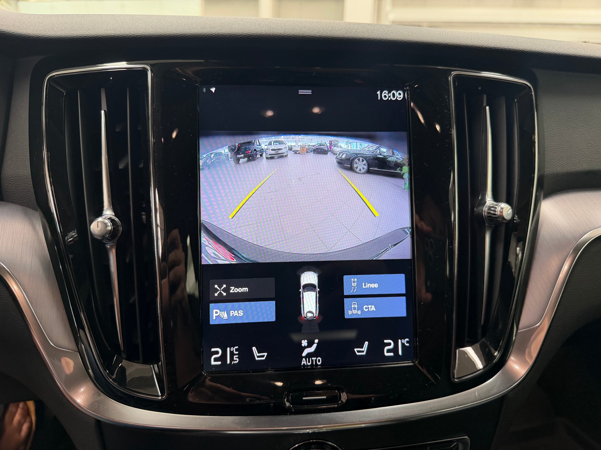 VOLVO V60 D4 Inscription Geartronic-image-13