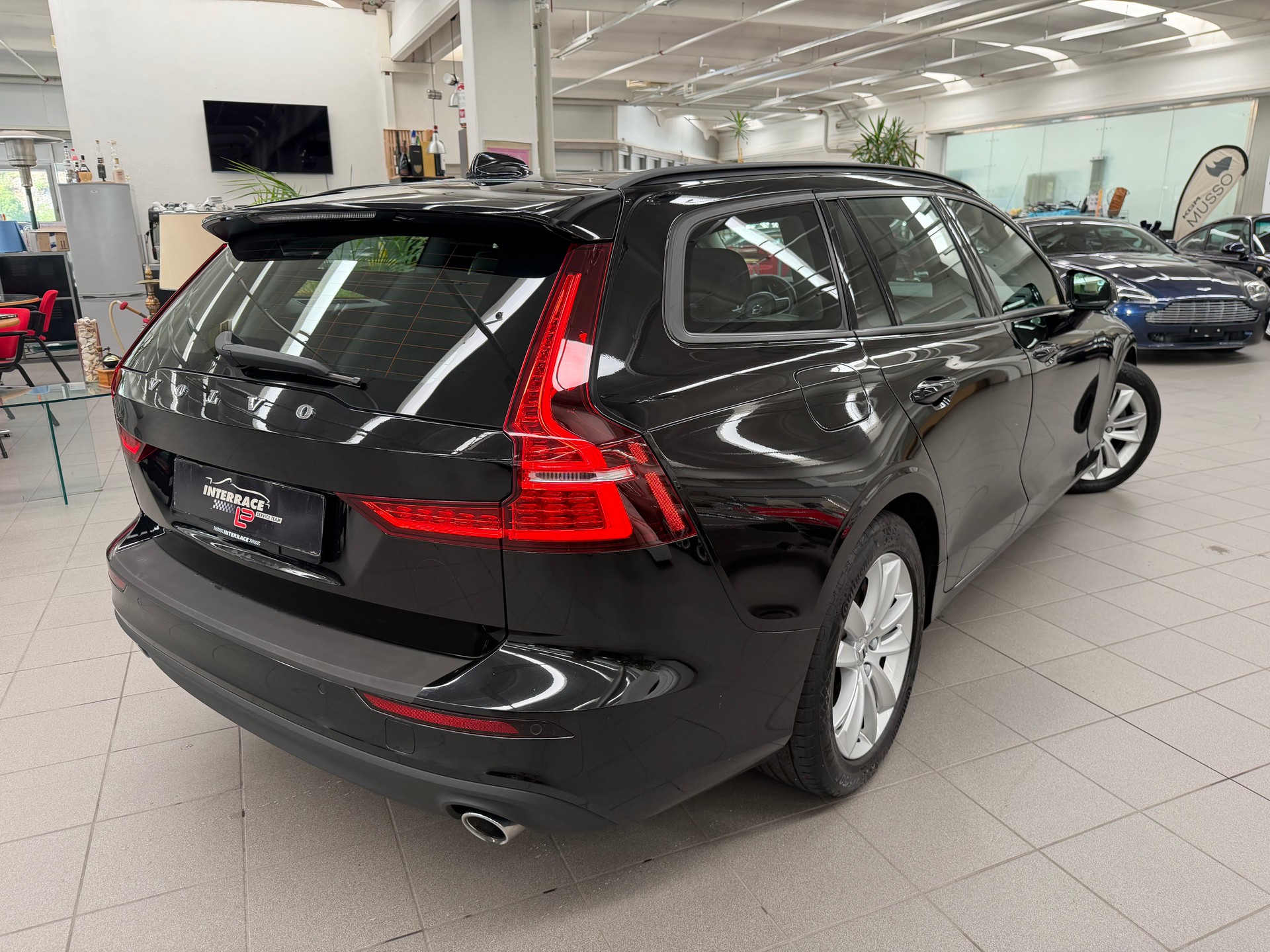 VOLVO V60 D4 Inscription Geartronic-image-3