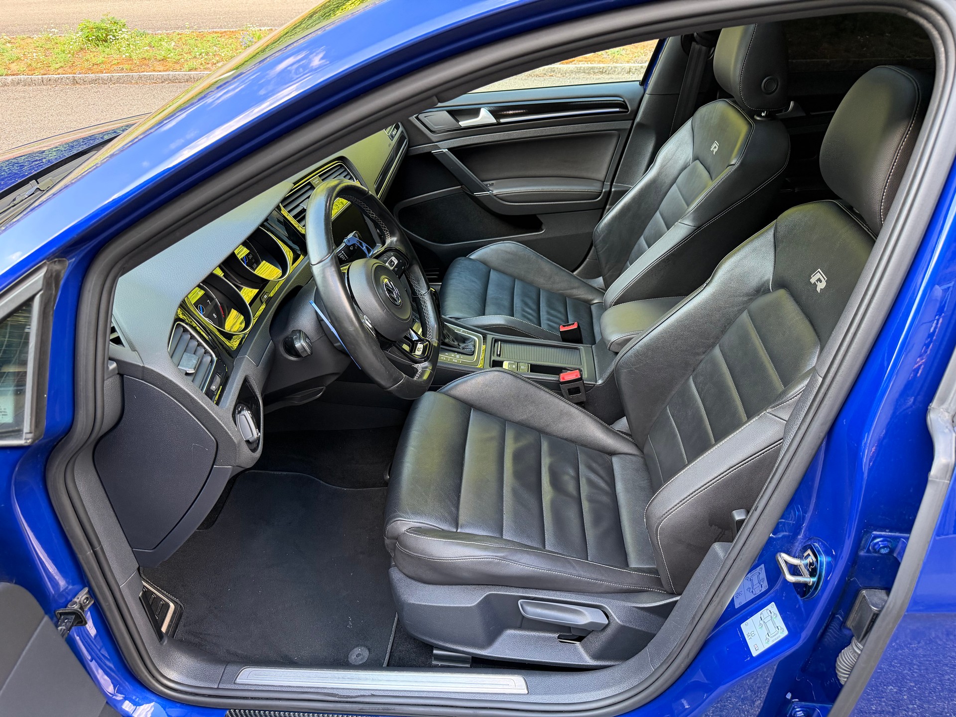 VW Golf 2.0 TSI R 4Motion DSG-image-8