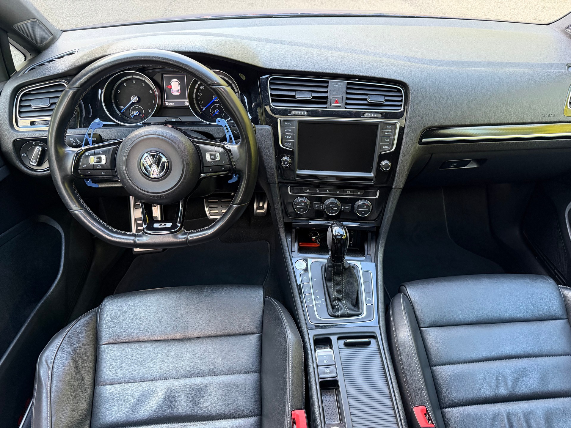 VW Golf 2.0 TSI R 4Motion DSG-image-10