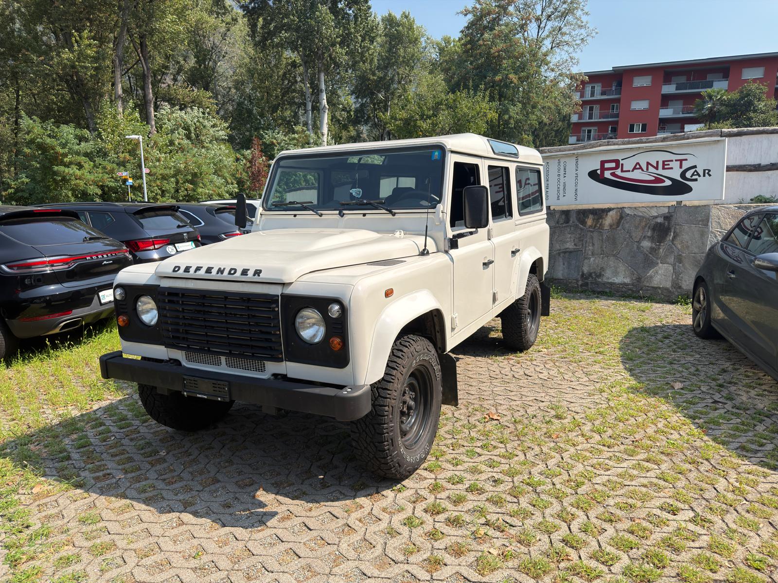 LAND ROVER Defender 110 SW 2.4Tdc-image-0