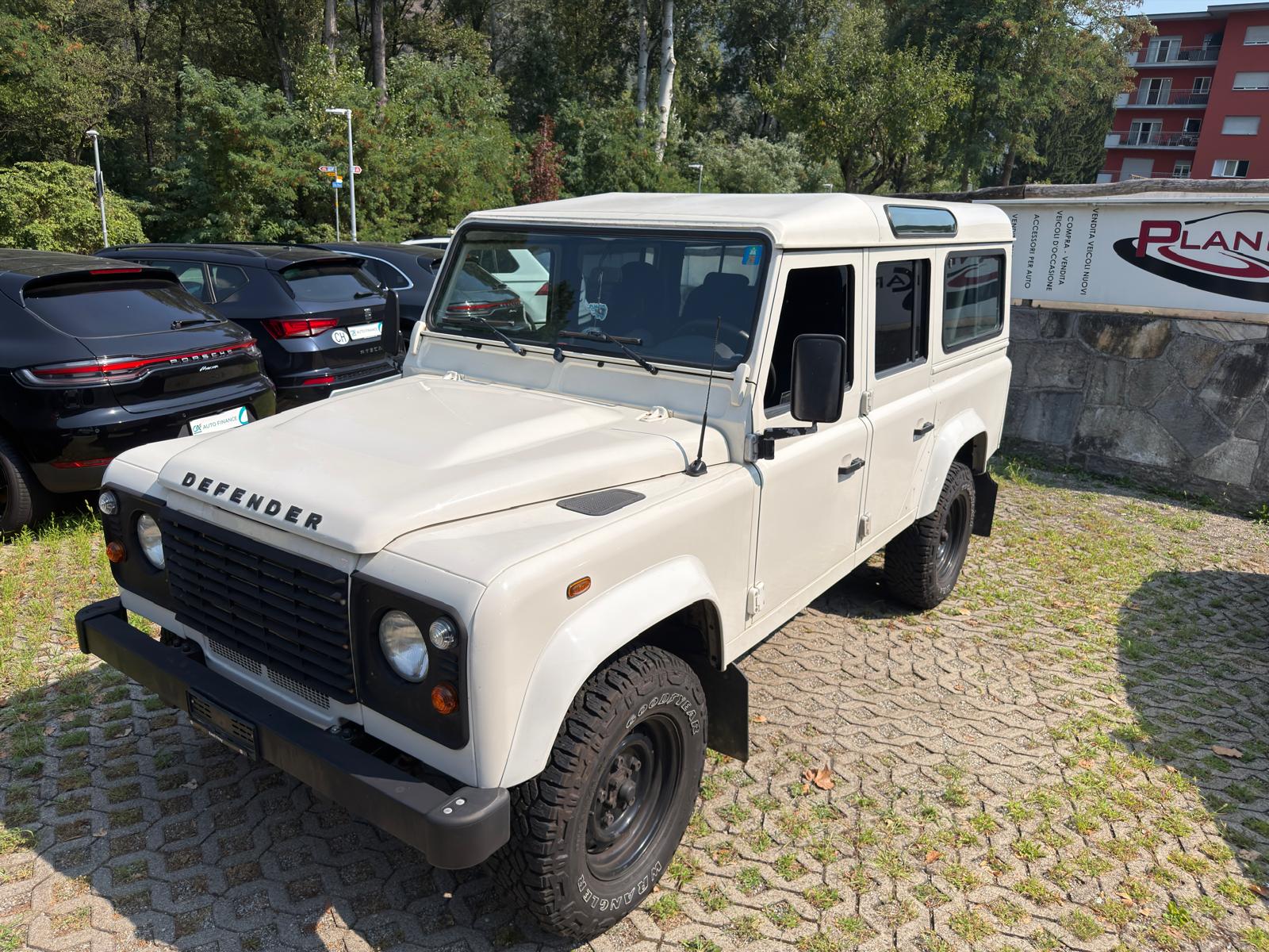 LAND ROVER Defender 110 SW 2.4Tdc-image-18