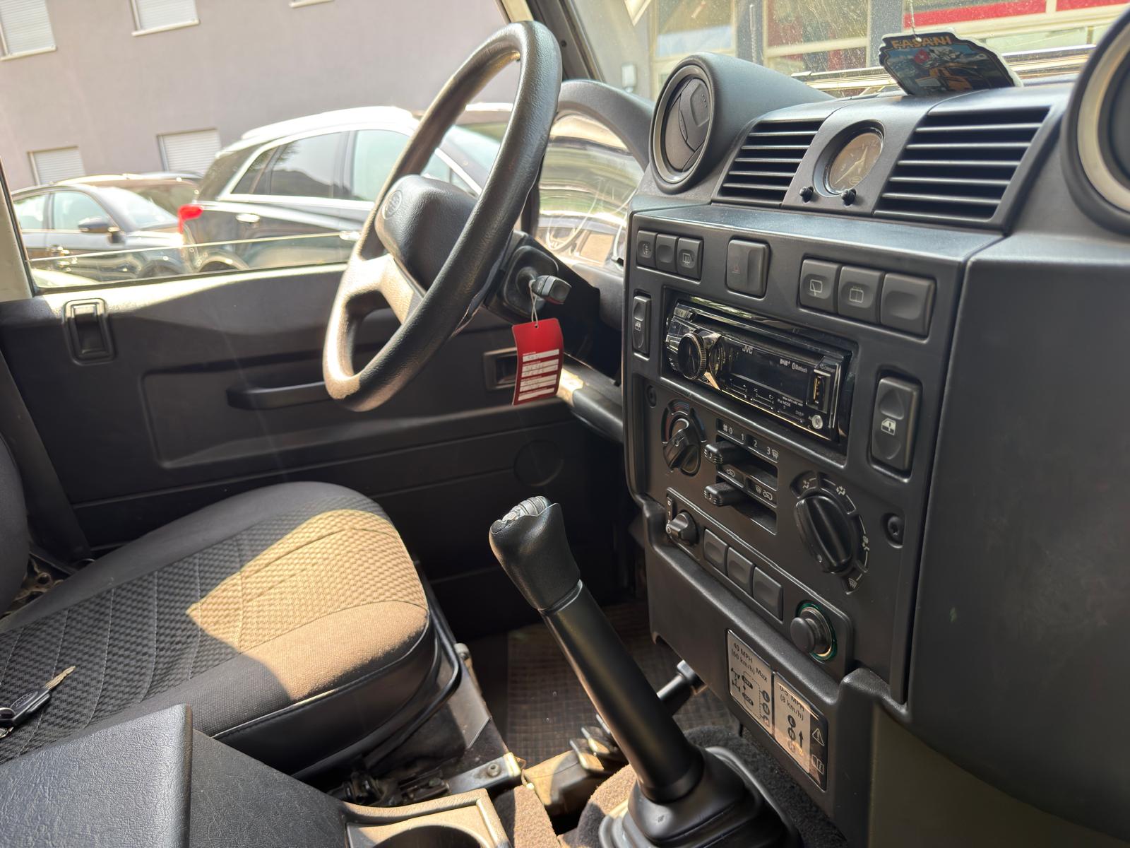 LAND ROVER Defender 110 SW 2.4Tdc-image-14