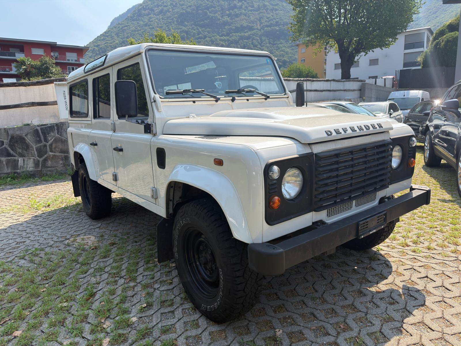 LAND ROVER Defender 110 SW 2.4Tdc-image-2