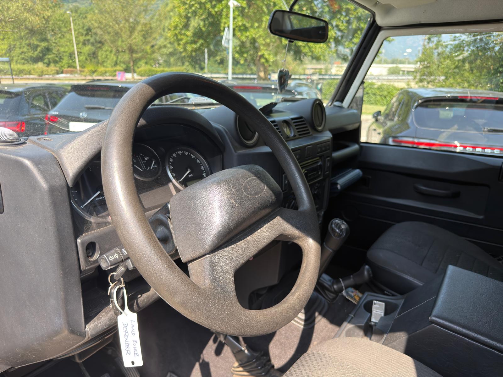 LAND ROVER Defender 110 SW 2.4Tdc-image-11