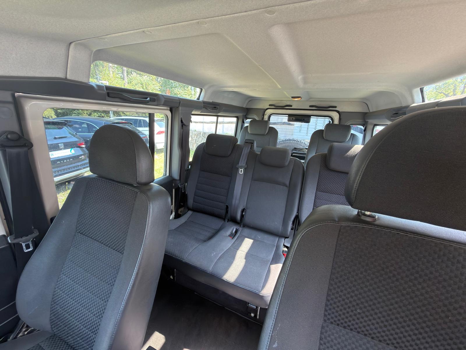 LAND ROVER Defender 110 SW 2.4Tdc-image-9