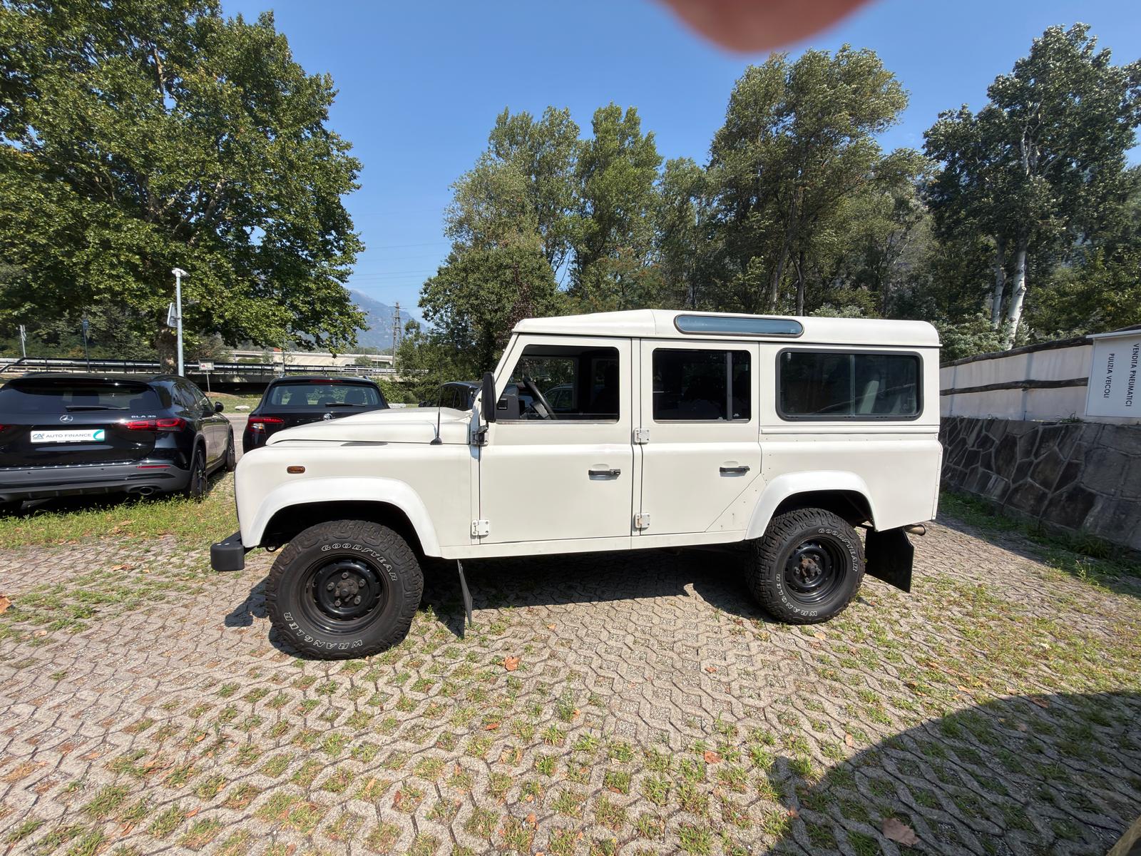 LAND ROVER Defender 110 SW 2.4Tdc-image-3