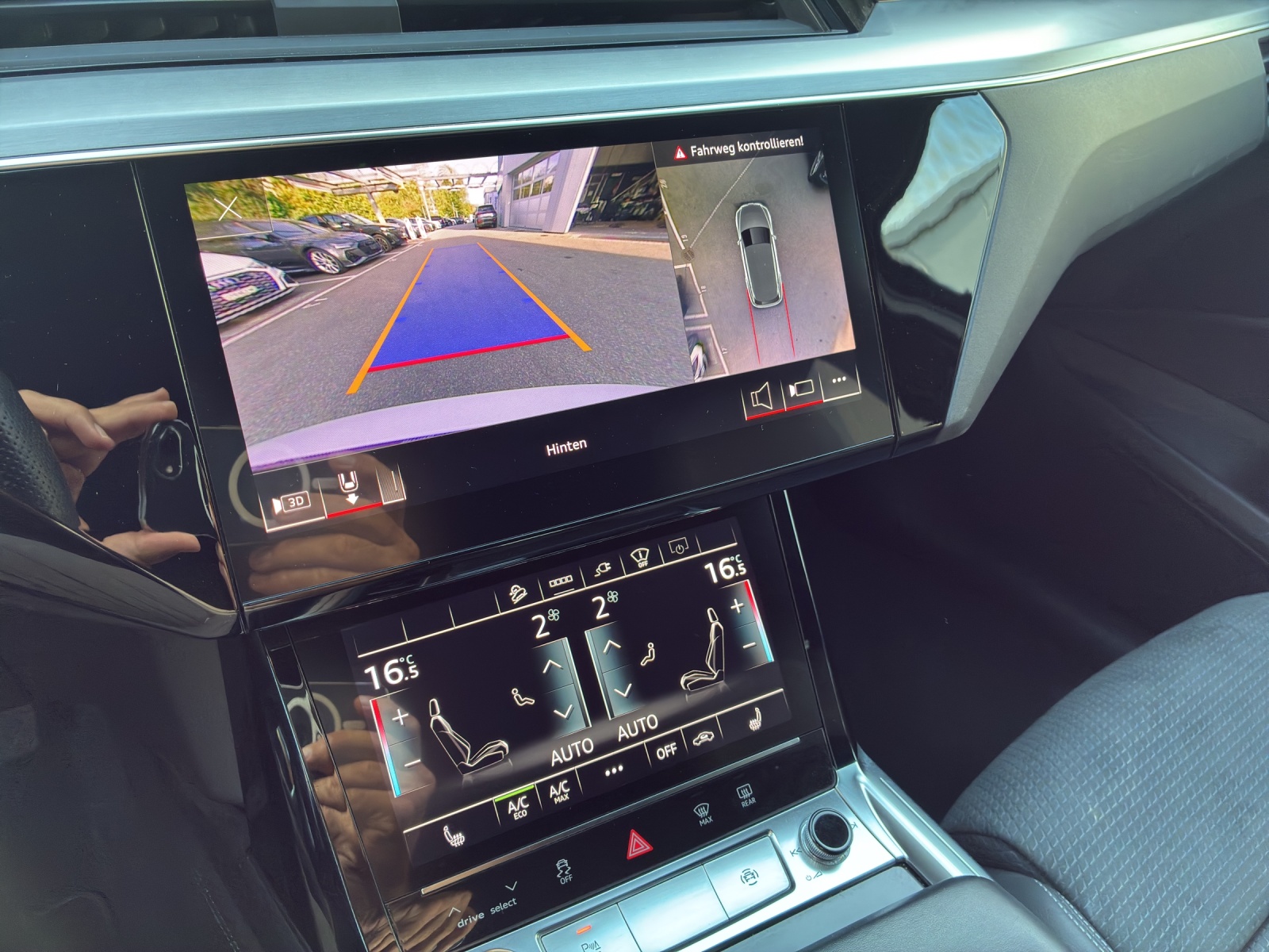 AUDI e-tron 55 Advanced Black Edition quattro-image-13