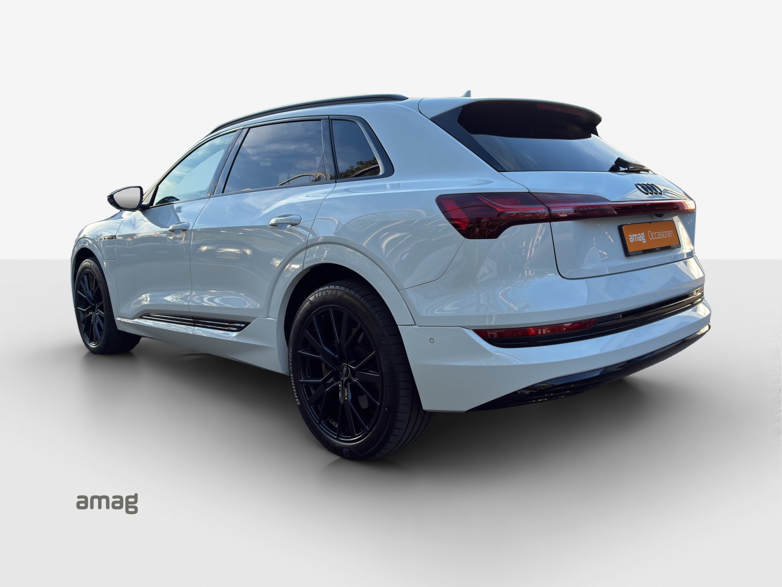 AUDI e-tron 55 Advanced Black Edition quattro-image-2