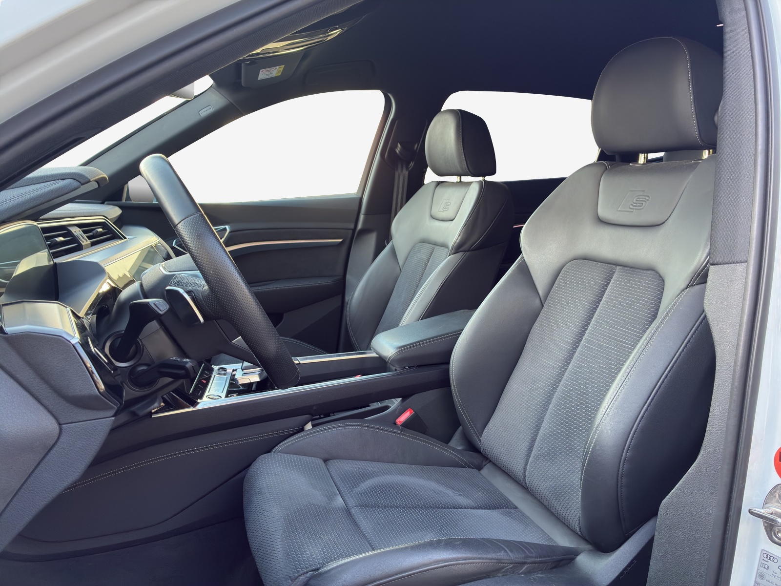 AUDI e-tron 55 Advanced Black Edition quattro-image-7