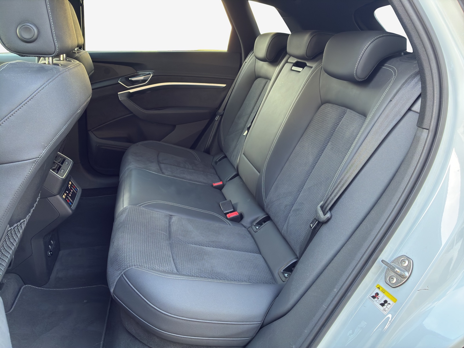 AUDI e-tron 55 Advanced Black Edition quattro-image-11
