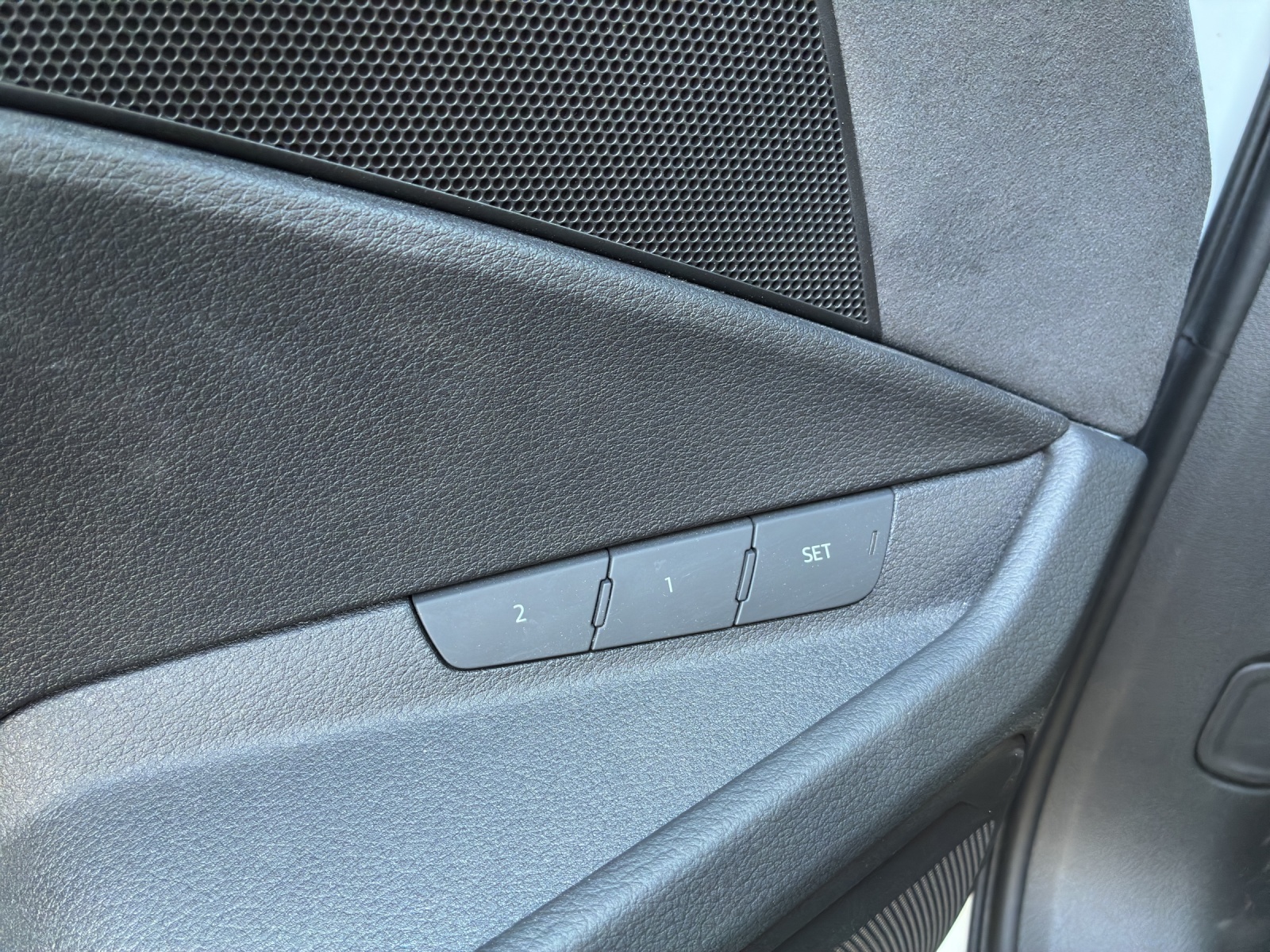 AUDI e-tron 55 Advanced Black Edition quattro-image-15