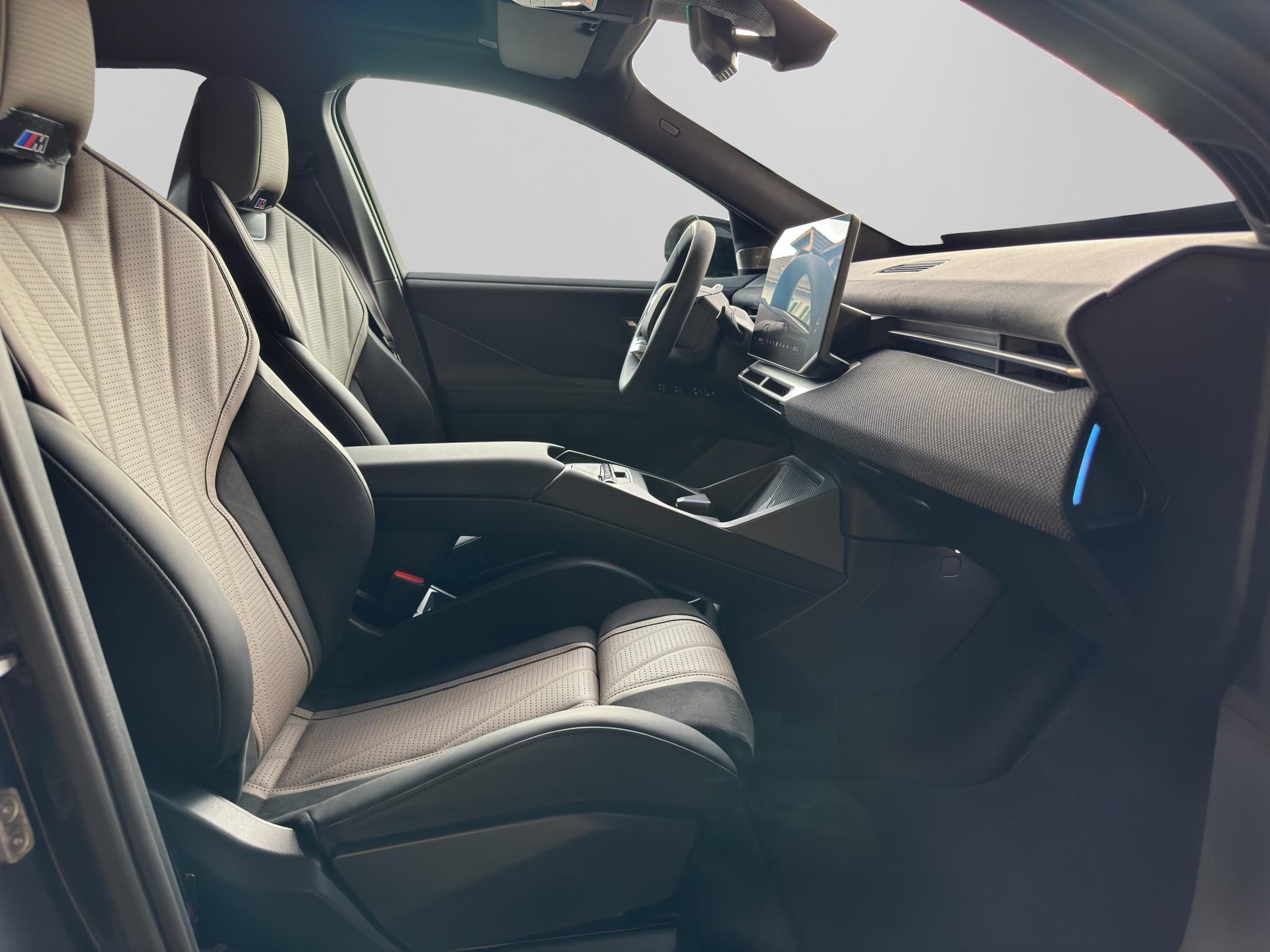 BMW iX3 50 xDrive M Sport Pro-image-17