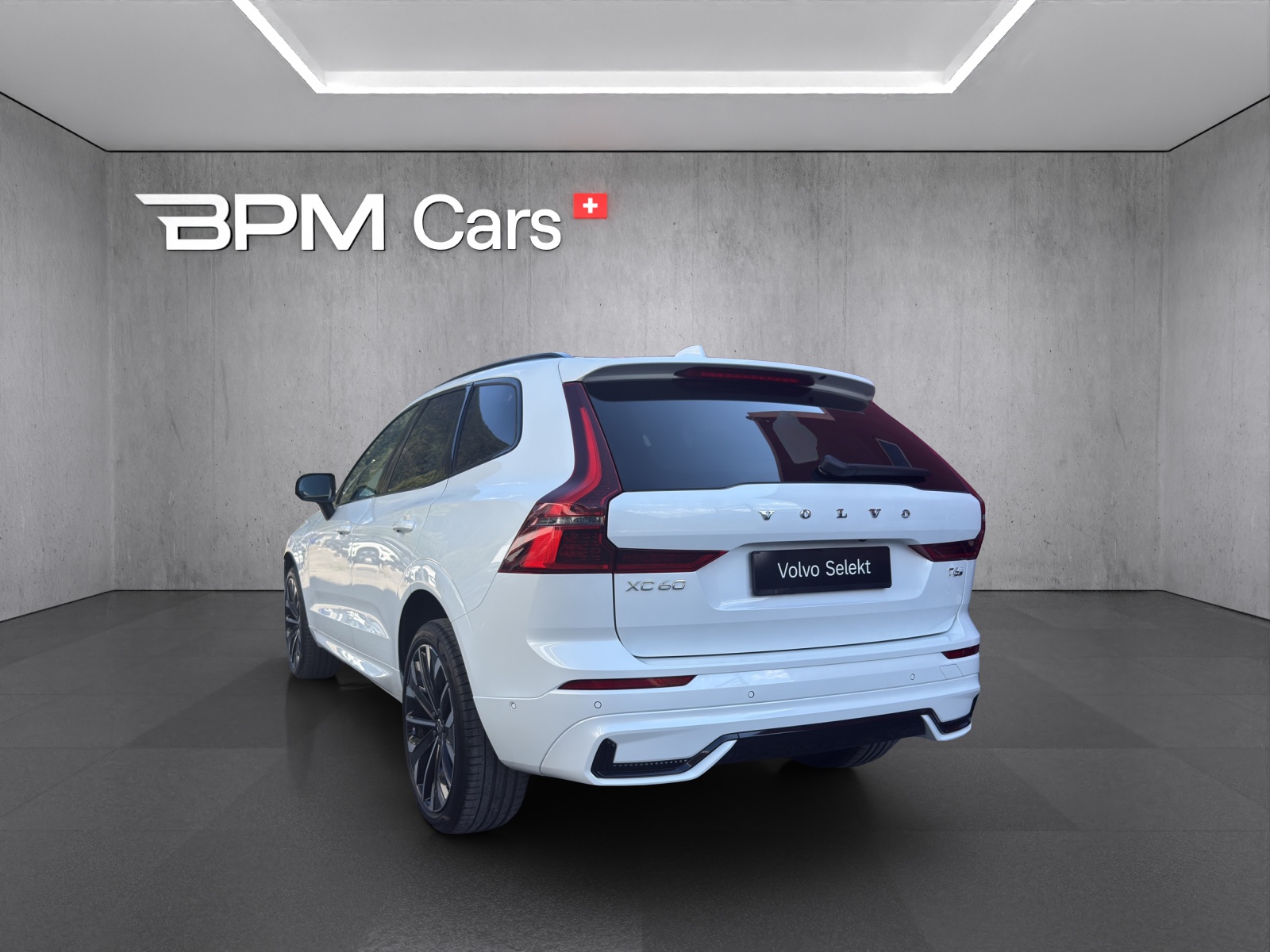 VOLVO XC60 2.0 T6 TE Ultra Dark eAWD-showroom-element-2