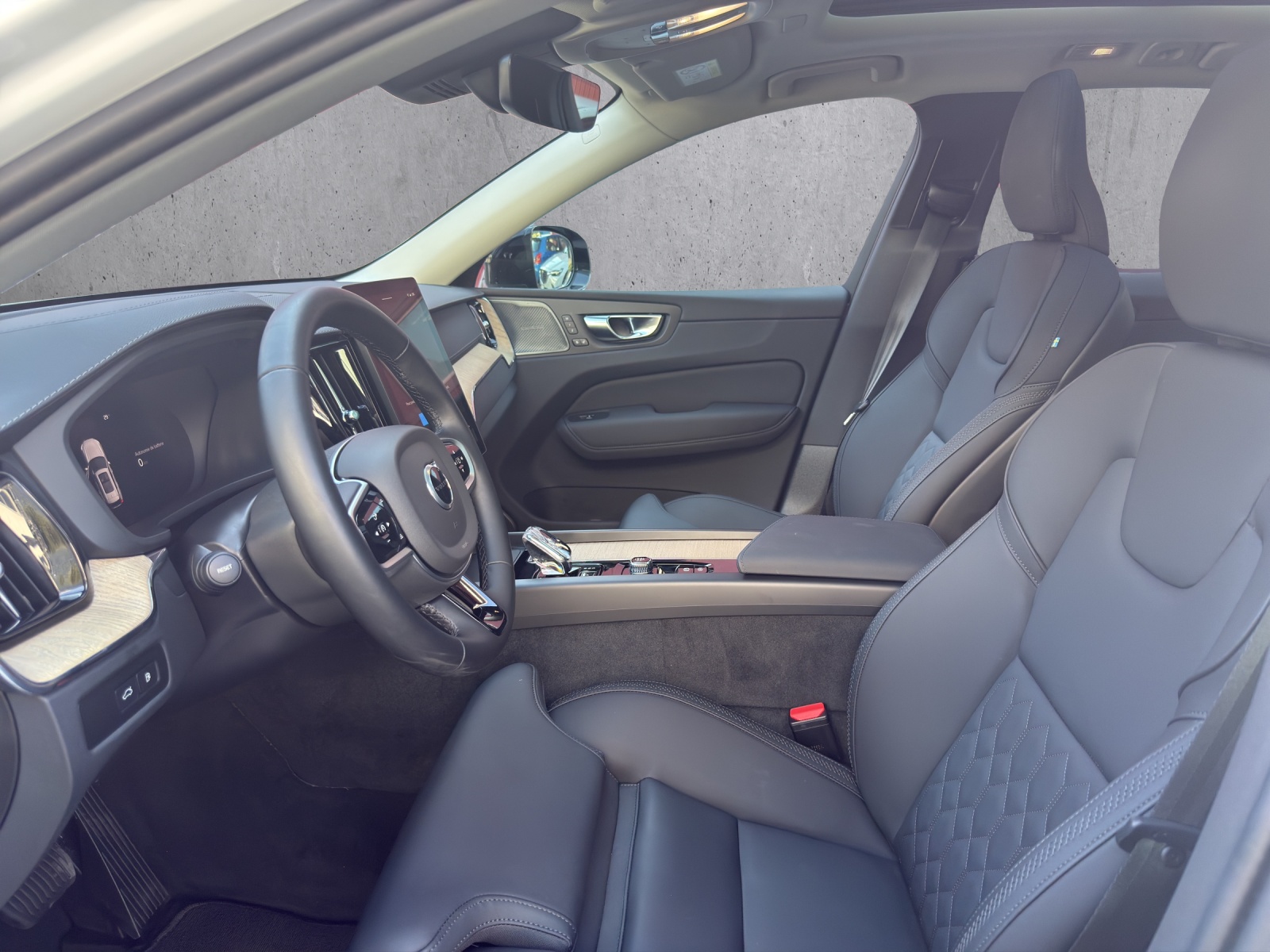 VOLVO XC60 2.0 T6 TE Ultra Dark eAWD-image-6