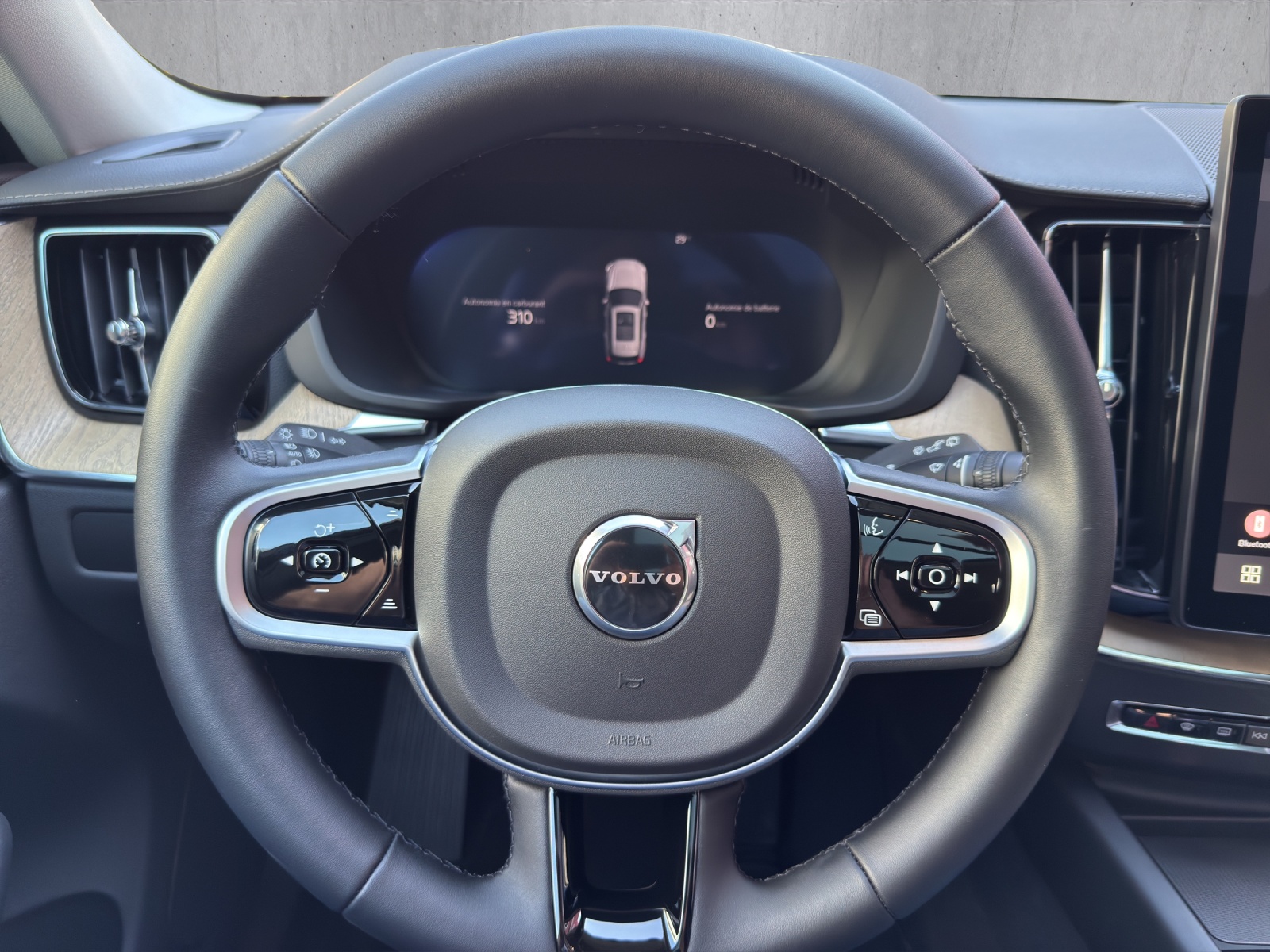 VOLVO XC60 2.0 T6 TE Ultra Dark eAWD-image-9