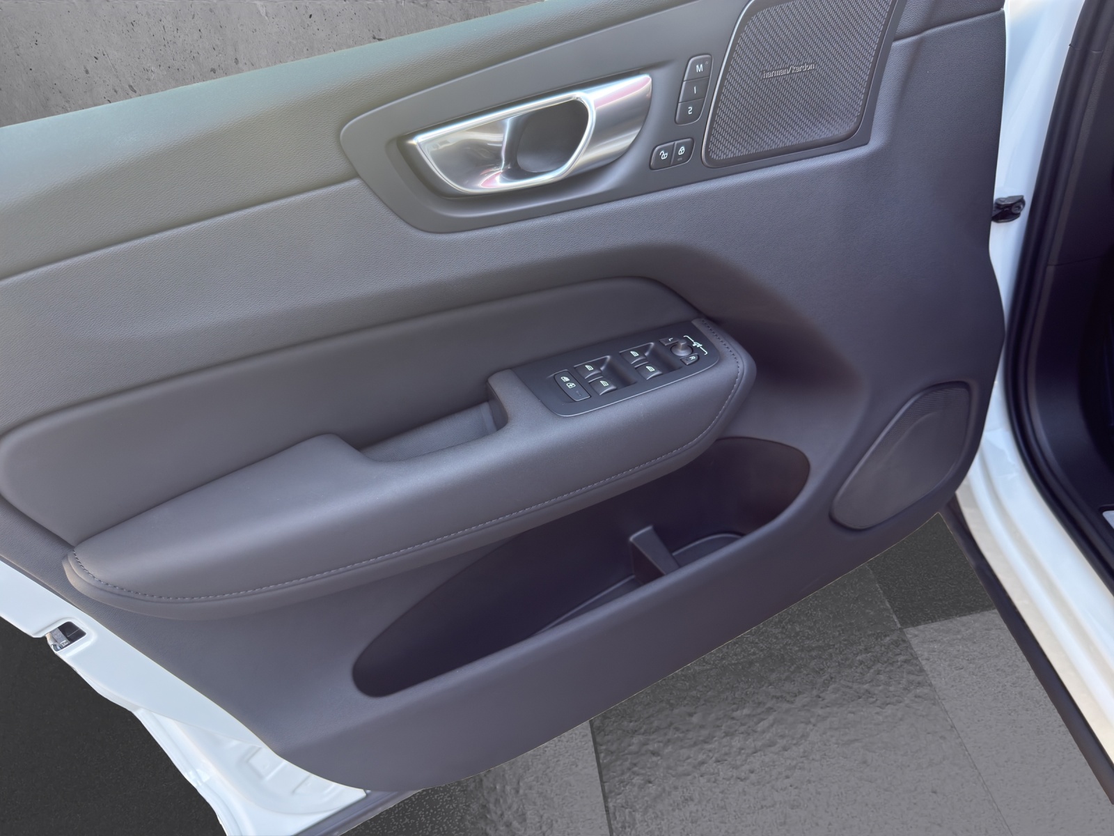 VOLVO XC60 2.0 T6 TE Ultra Dark eAWD-image-7