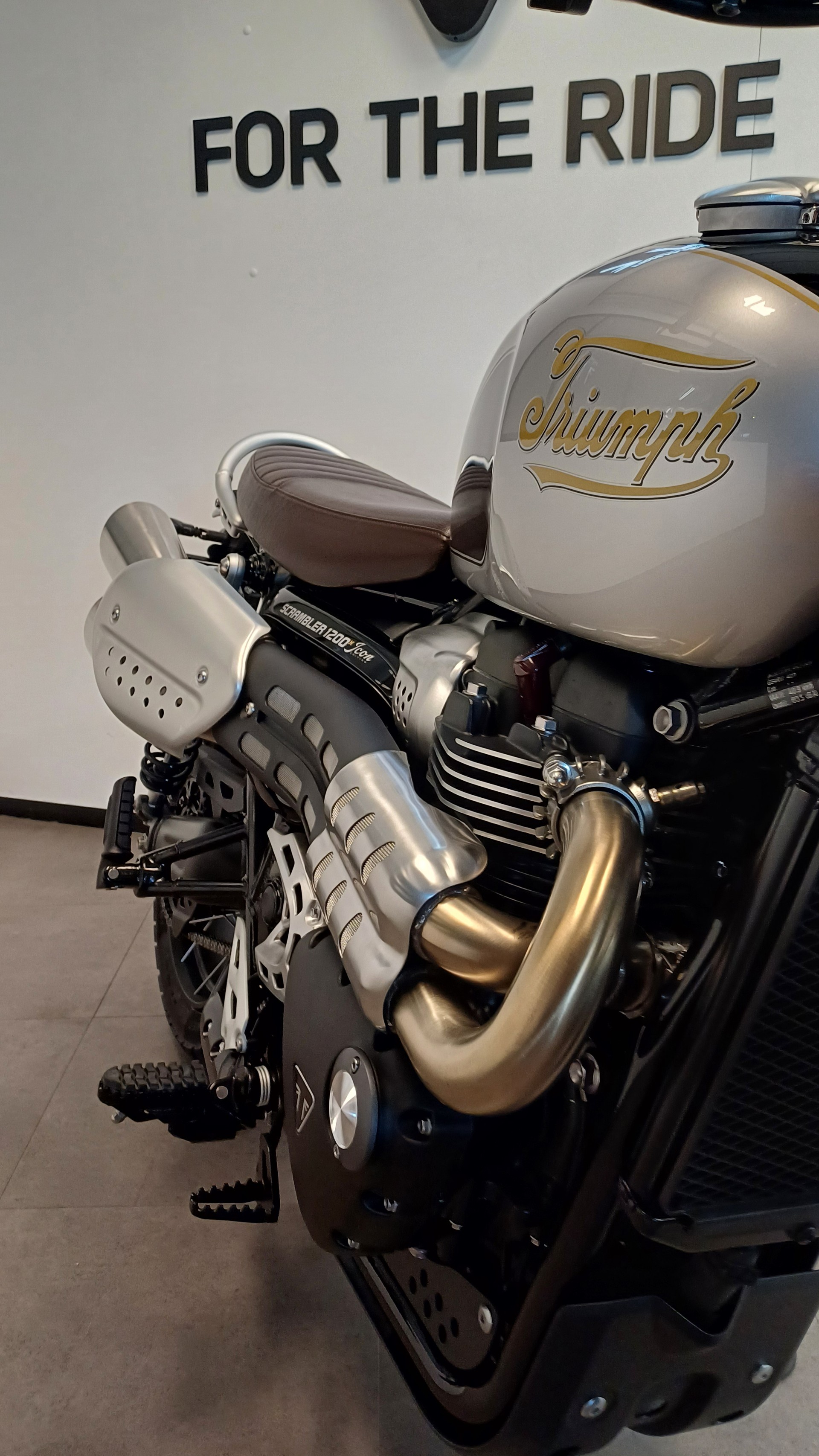 TRIUMPH Scrambler 1200 X Icon Edition-image-5
