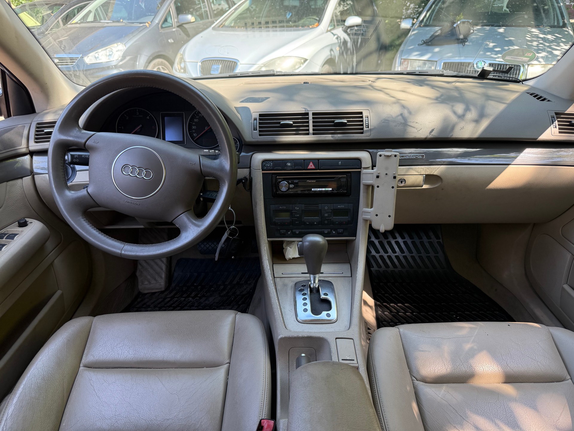 AUDI A4 Avant 2.5 TDI quattro-image-9