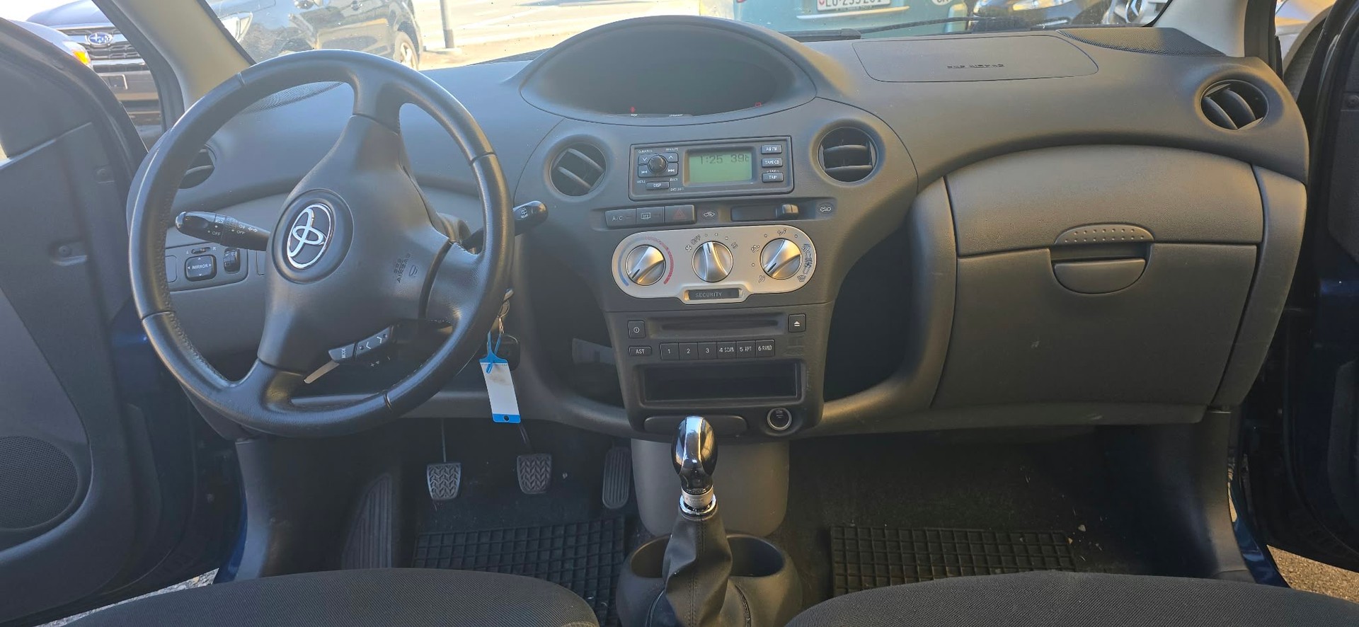 TOYOTA Yaris 1.3 Linea Sol-image-7