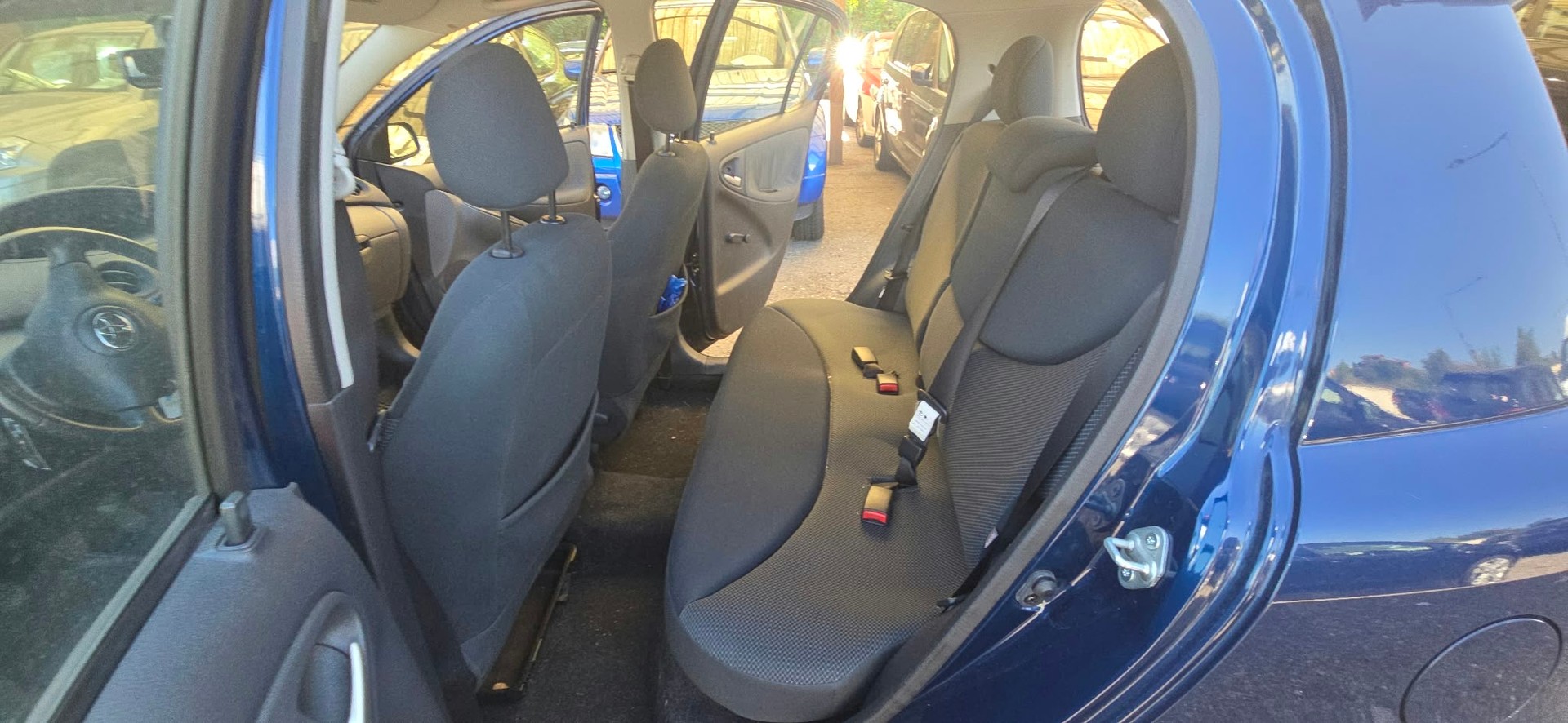 TOYOTA Yaris 1.3 Linea Sol-image-10