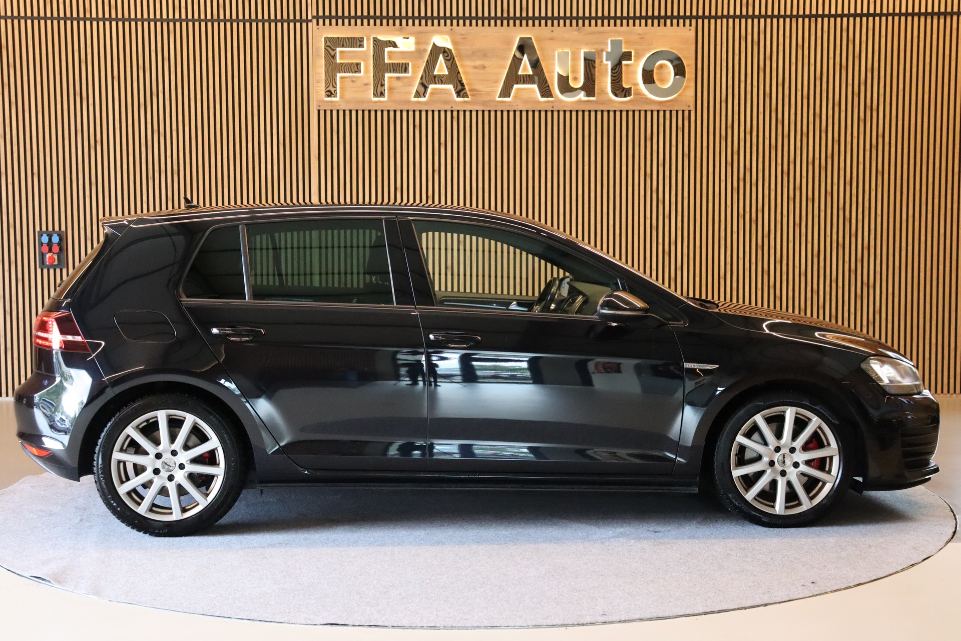 VW Golf VII 2.0 TDI GTD DSG-image-4