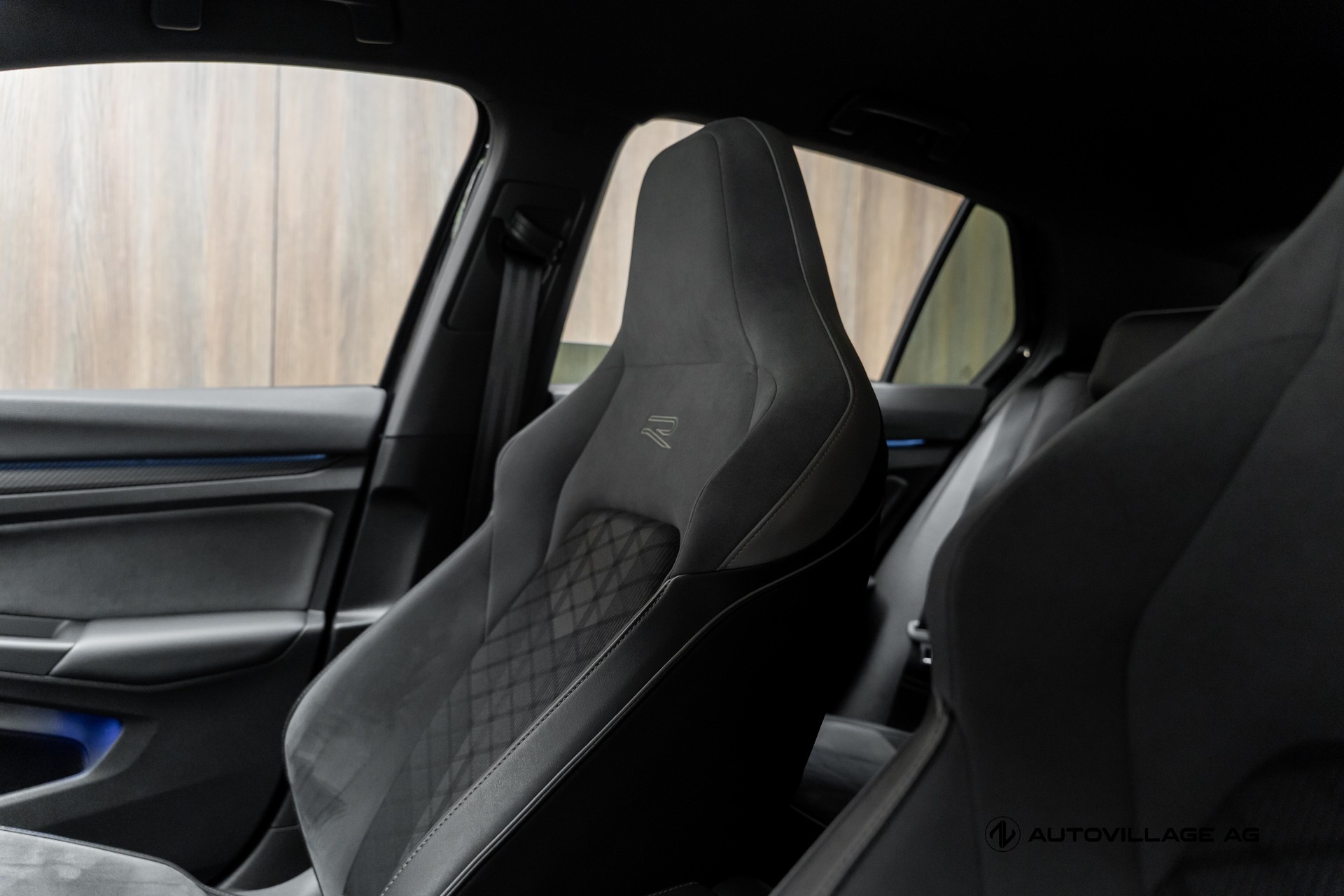 VW Golf 1.5 eTSI mHEV ACT R-Line DSG-image-6