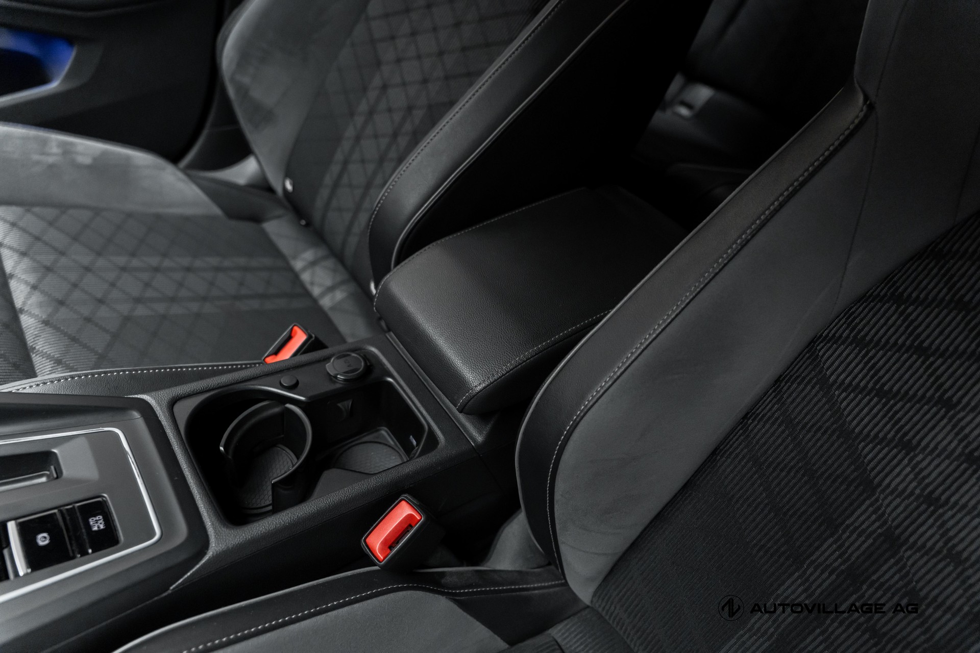 VW Golf 1.5 eTSI mHEV ACT R-Line DSG-image-17